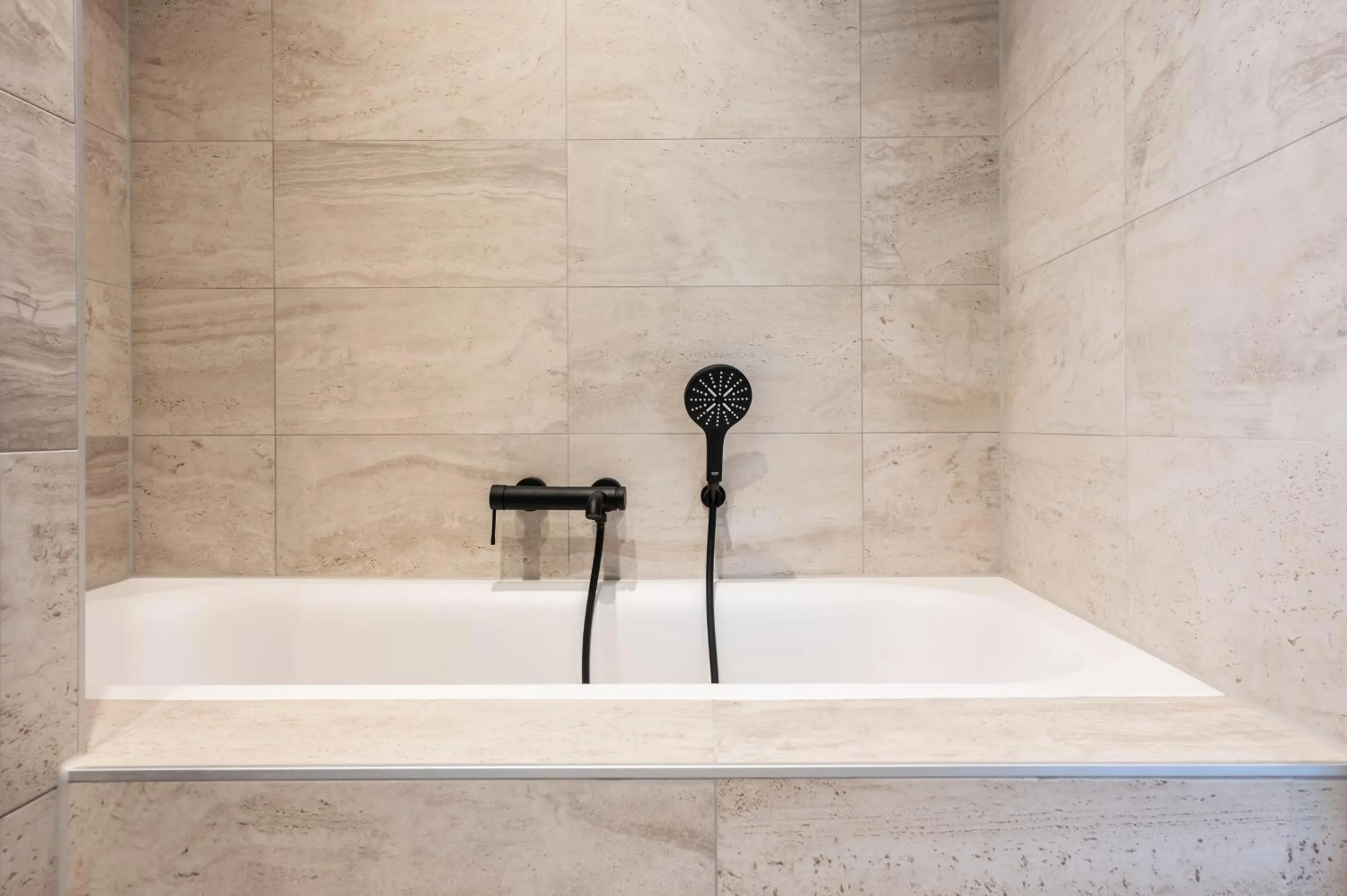 Bath in Hotel De Zeevaartschool