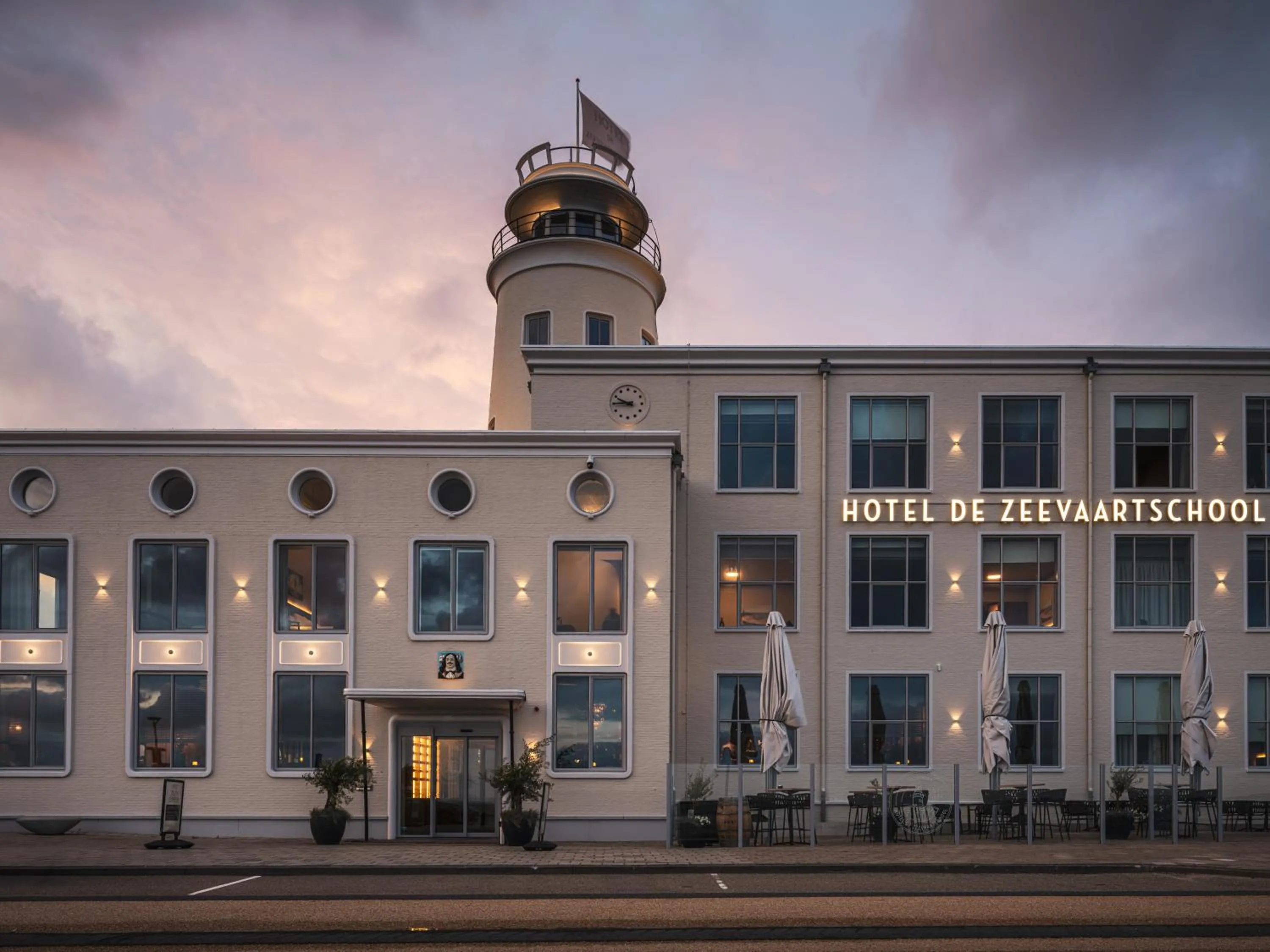 Property building in Hotel De Zeevaartschool