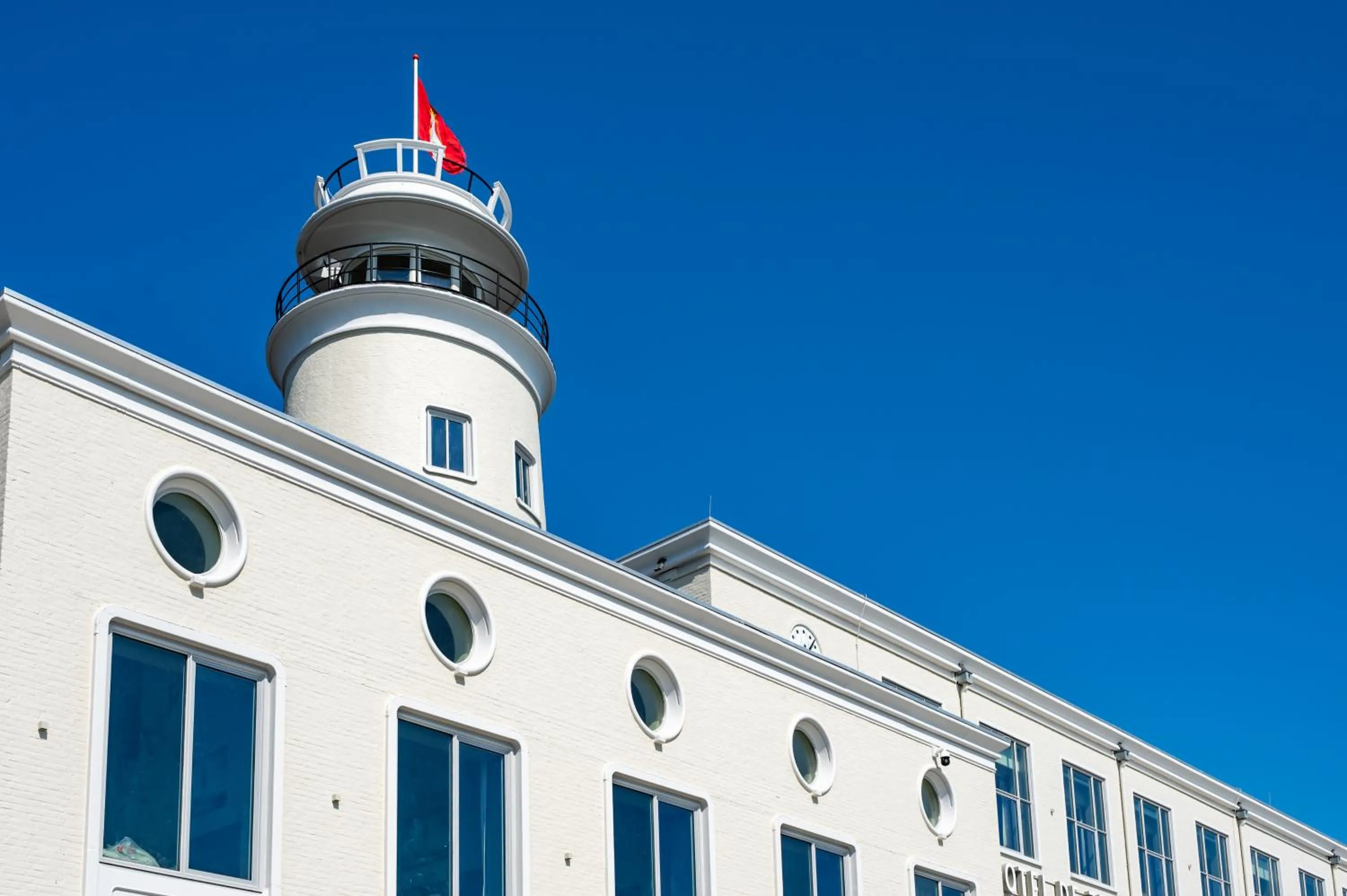 Property building in Hotel De Zeevaartschool