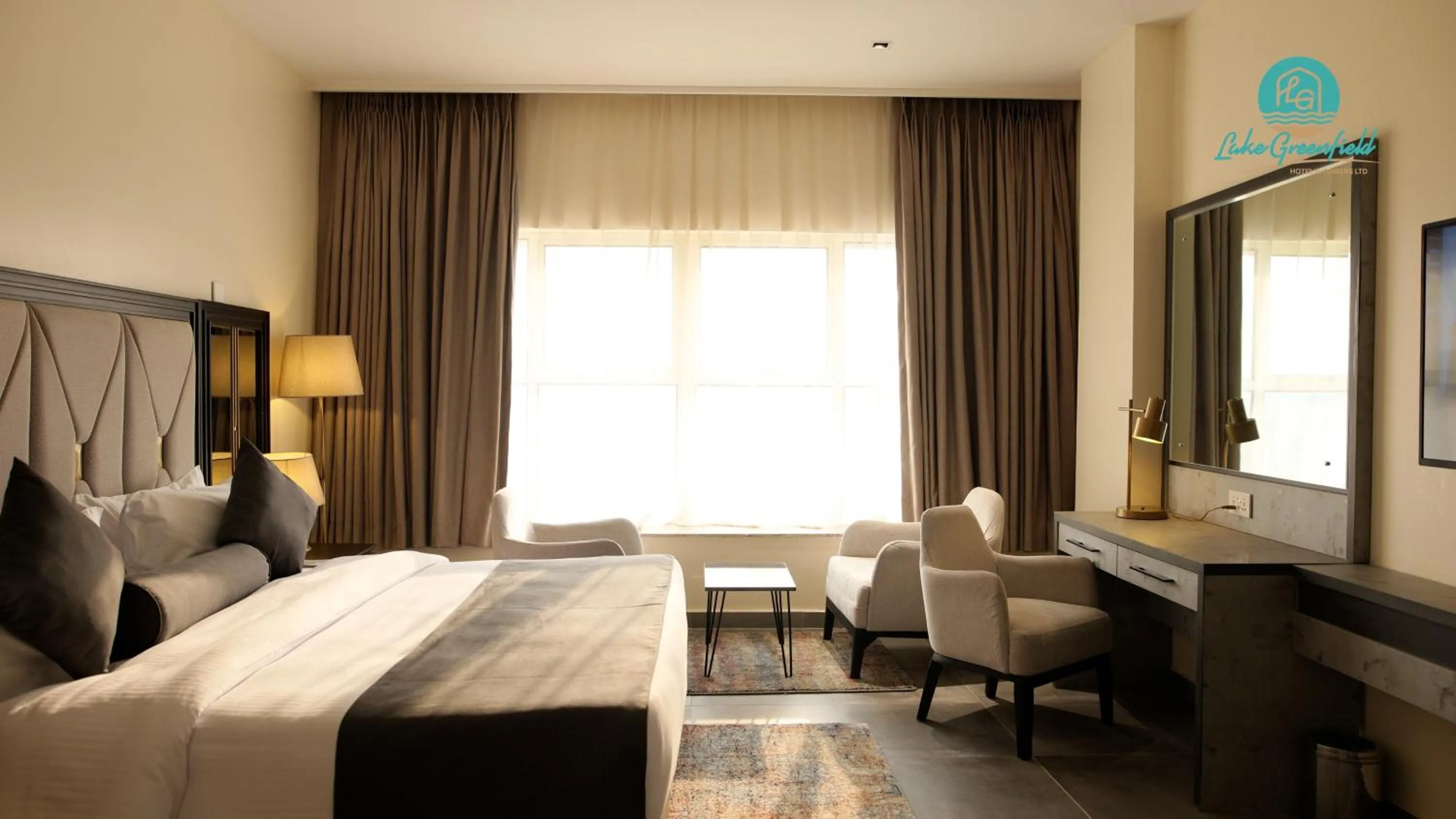 Seating area, Bed in Lake Greenfield Hotel and Towers