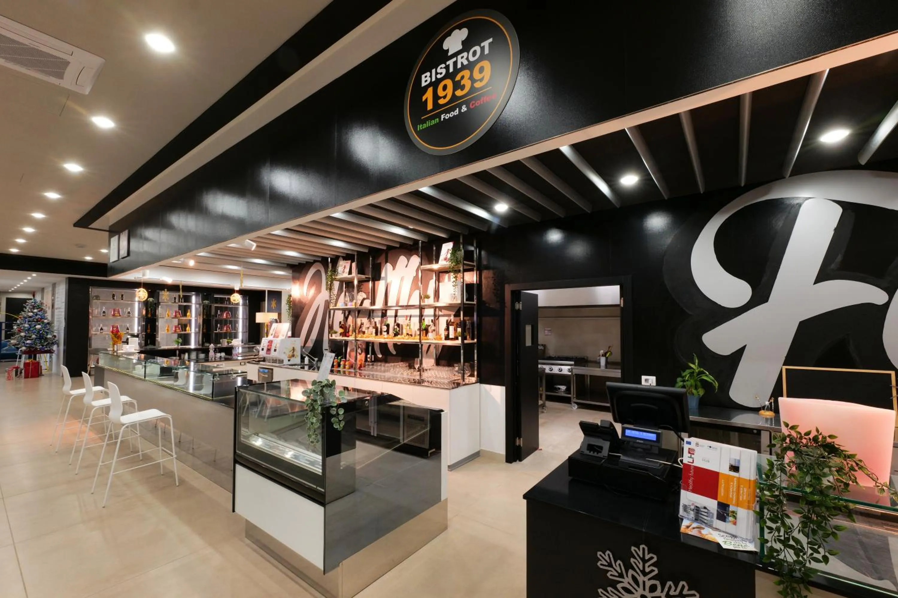 Lounge or bar in LHI Healthy Hotel Lecce