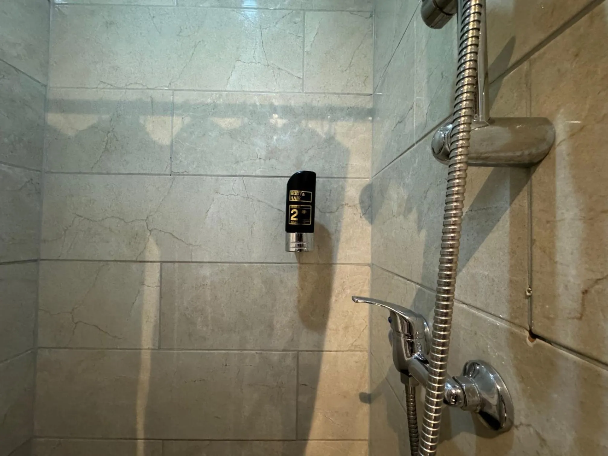 Shower in Hotel La Belle Vue