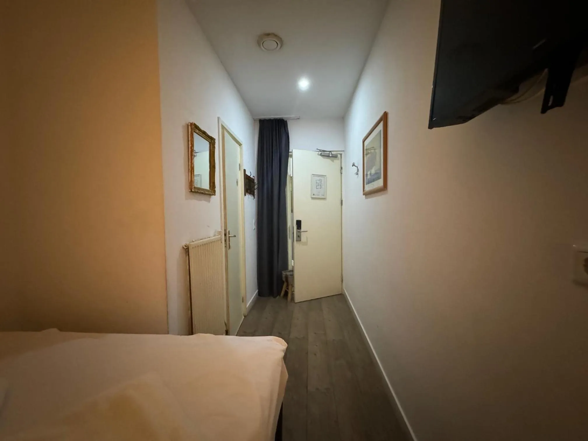 Bedroom, Bed in Hotel La Belle Vue