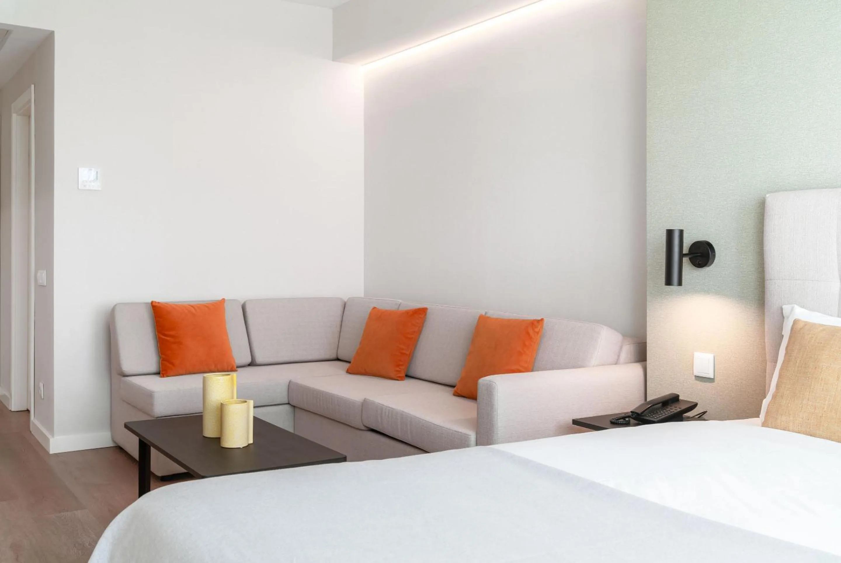 Living room, Bed in Limehome Lisbon Defensores de Chaves