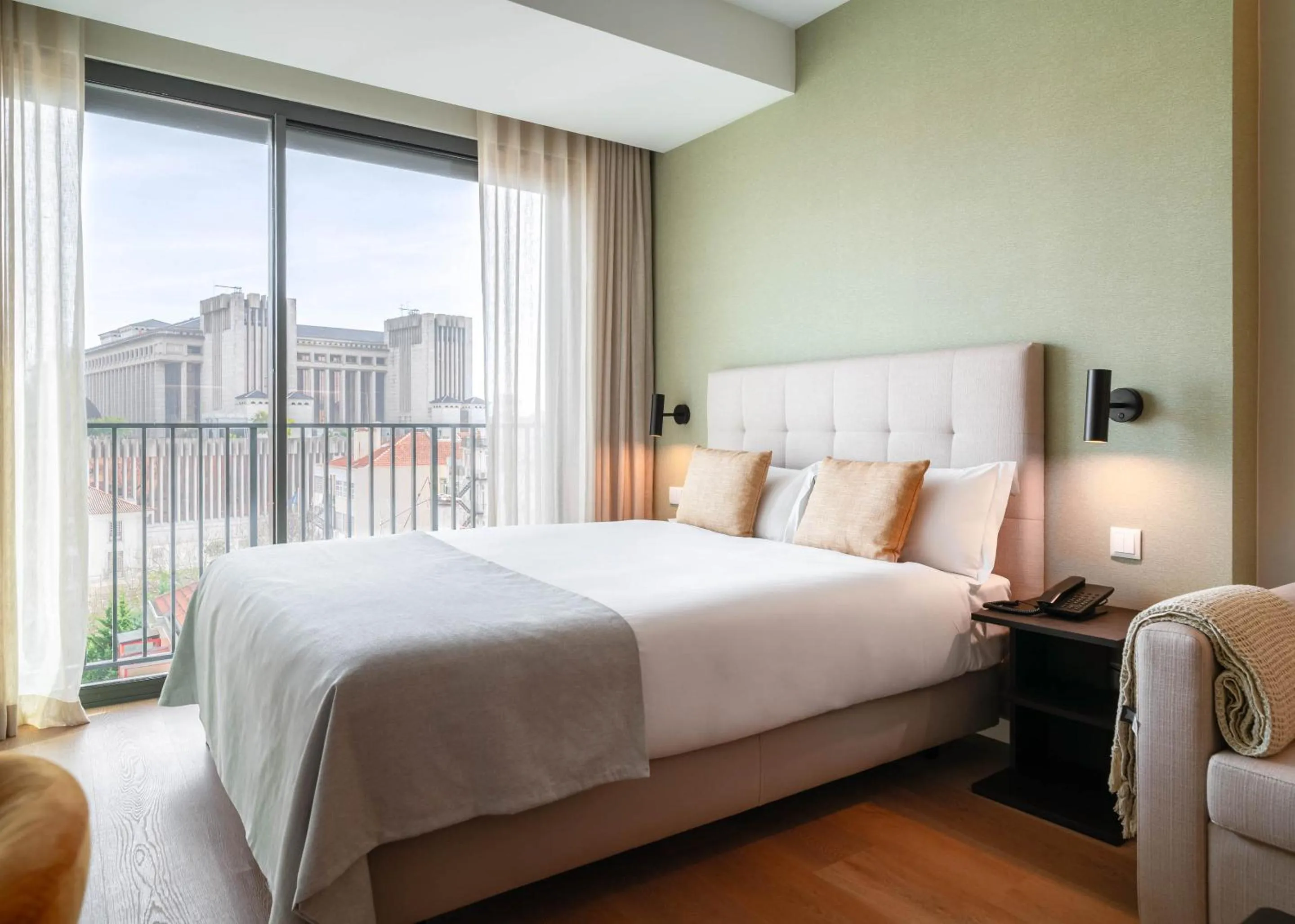 Bed in Limehome Lisbon Defensores de Chaves