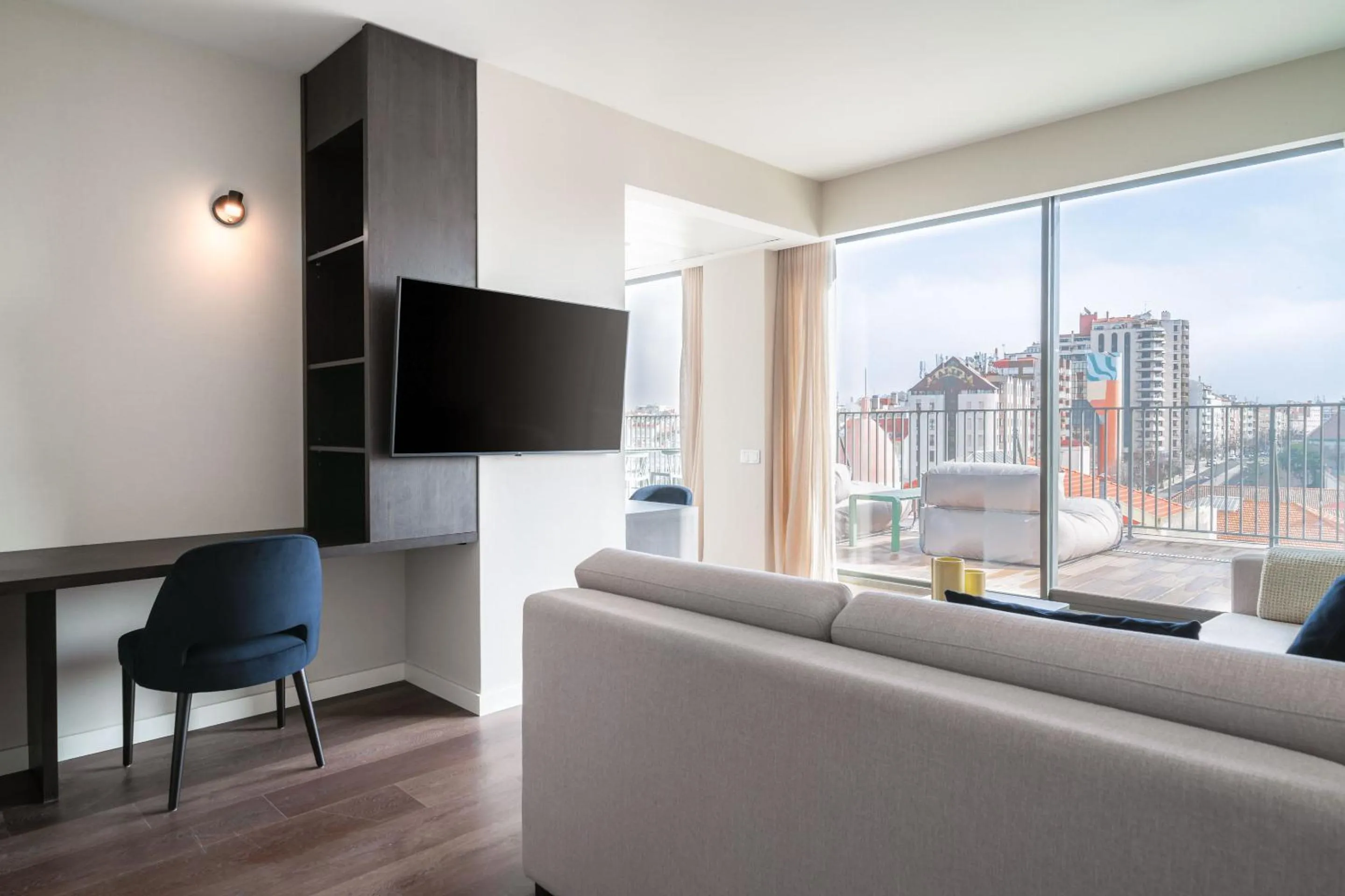 TV and multimedia in Limehome Lisbon Defensores de Chaves