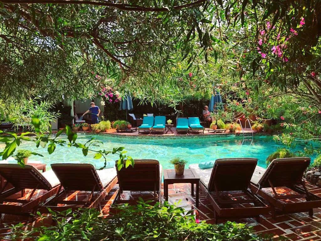 El Vino Hotel & Suites