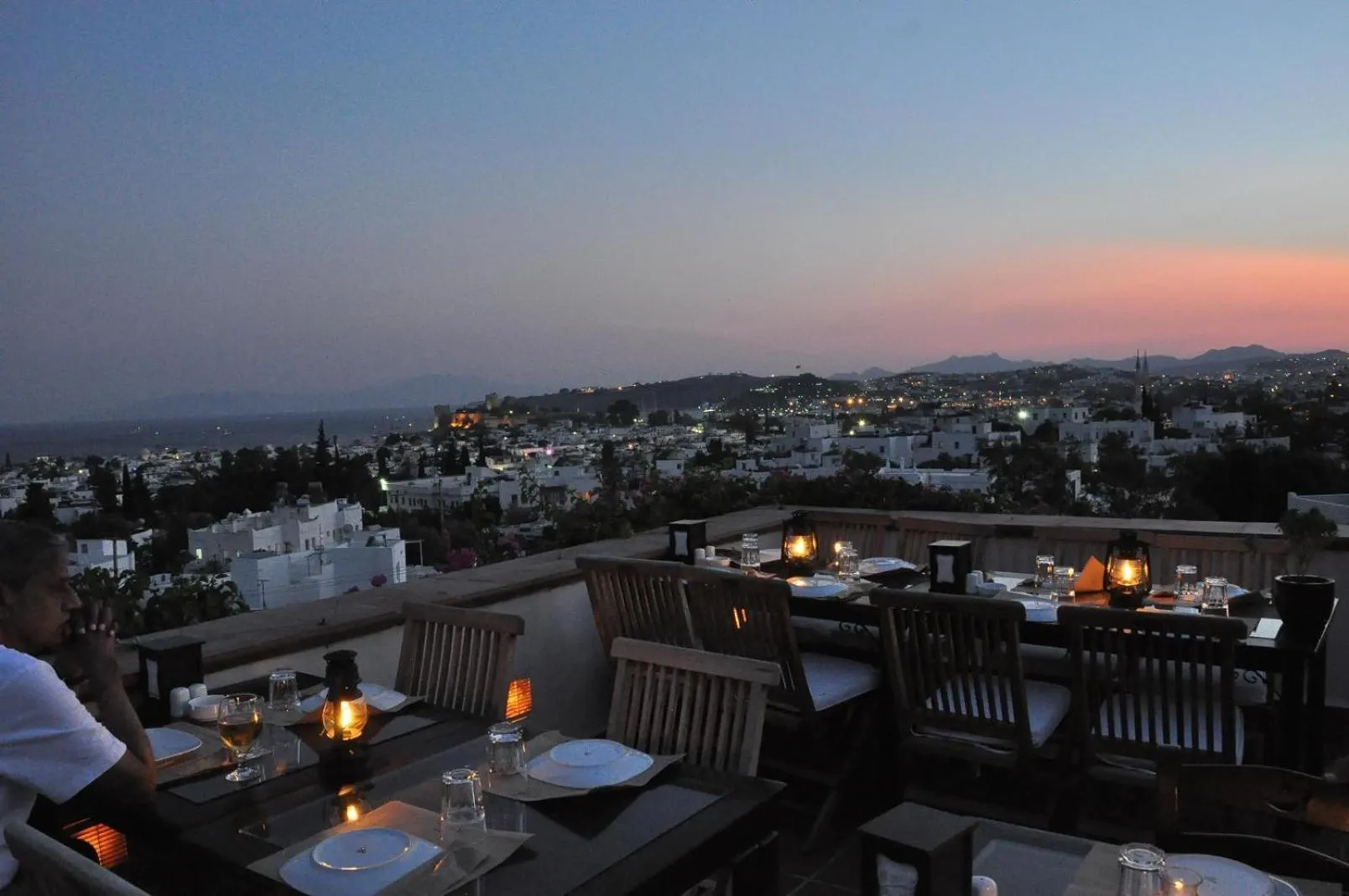 Restaurant/places to eat in El Vino Hotel & Suites