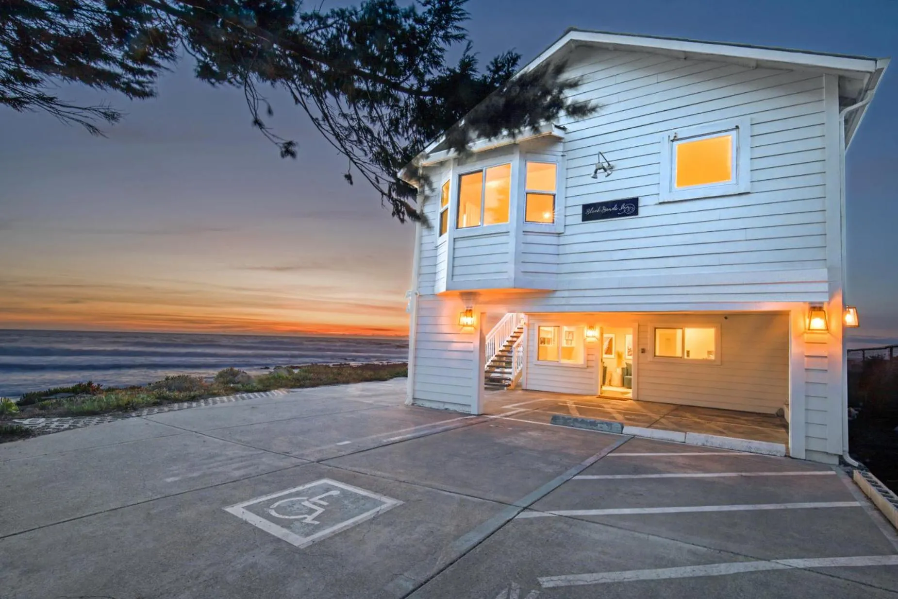 Property building in Black Sands Inn