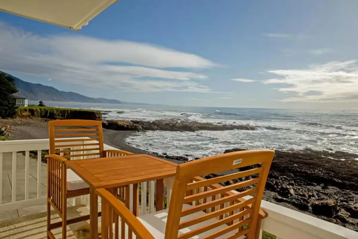 Black Sands Inn