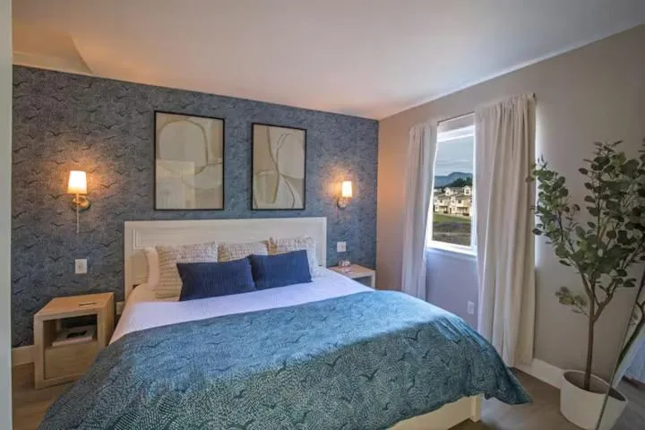 Bed in Black Sands Inn