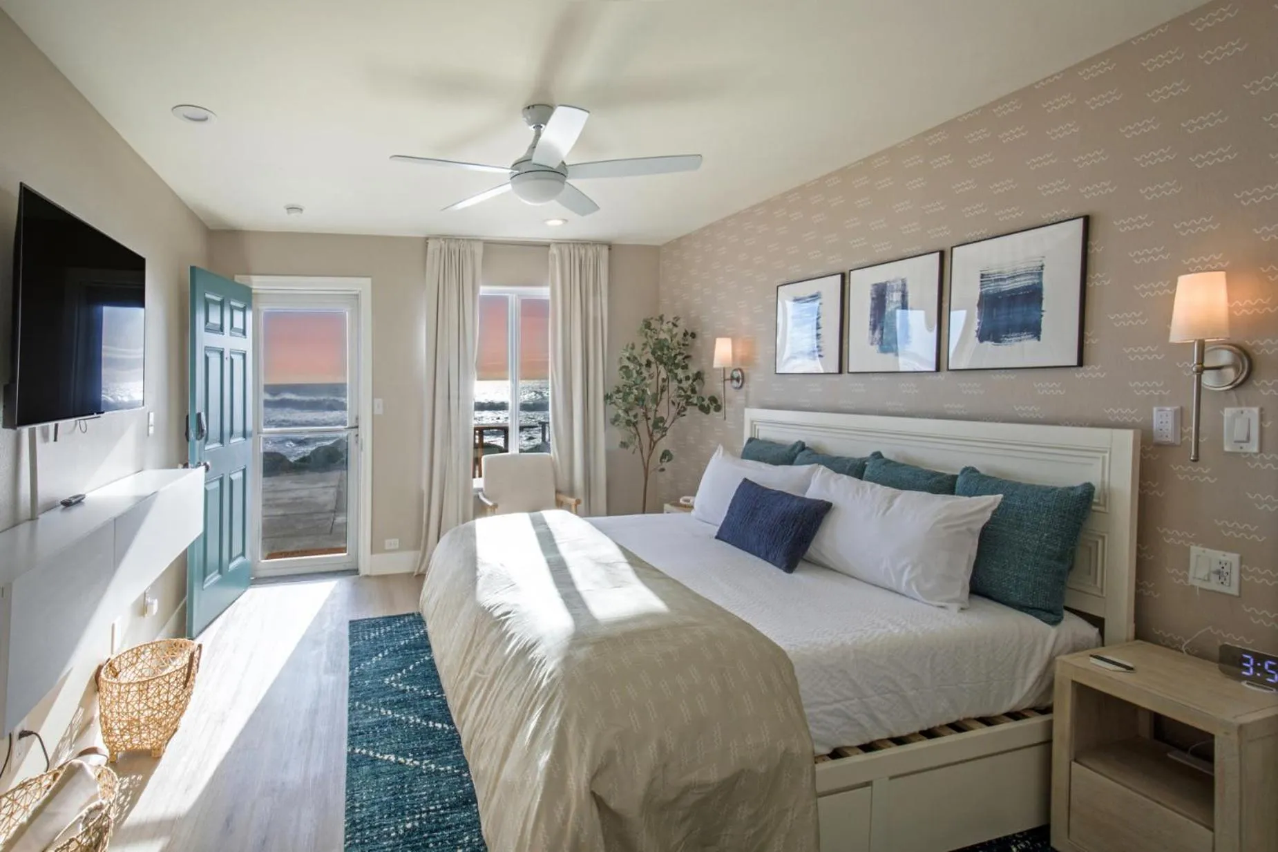 Bedroom, Bed in Black Sands Inn