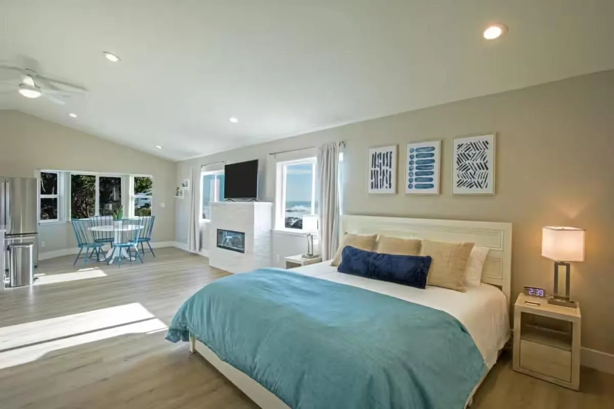 Bed in Black Sands Inn
