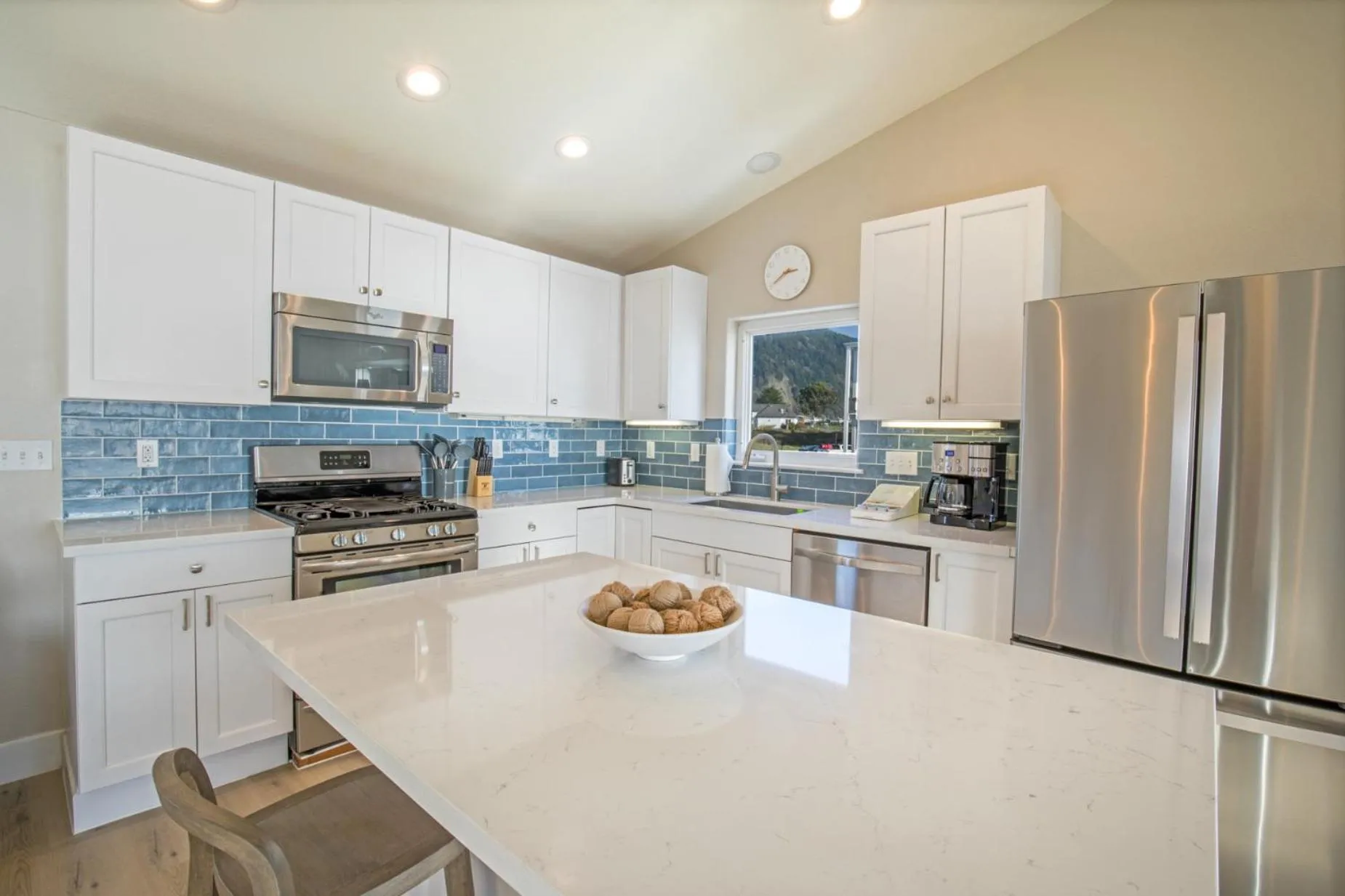 kitchen in Black Sands Inn
