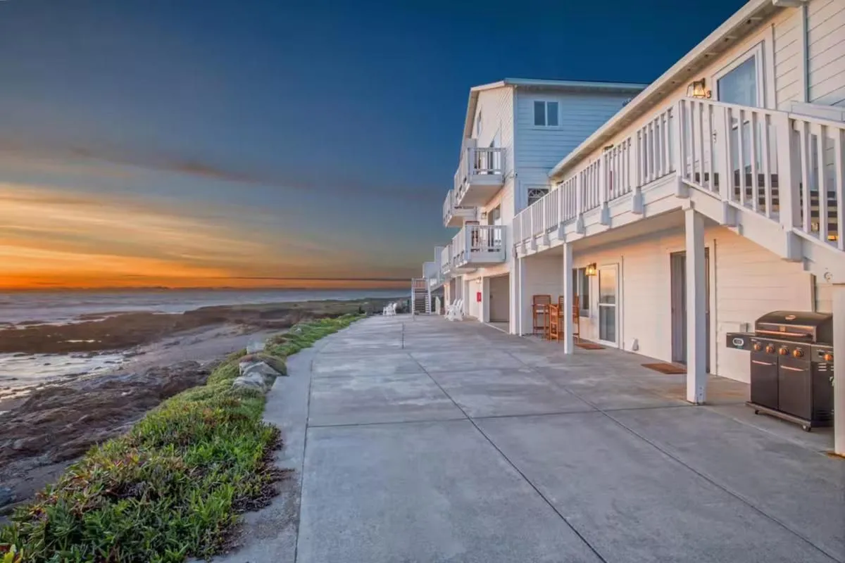 Black Sands Inn