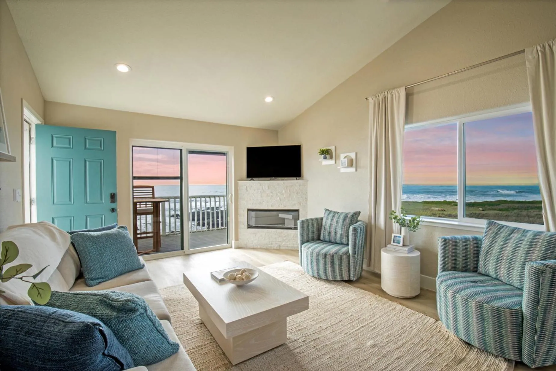 Living room in Black Sands Inn