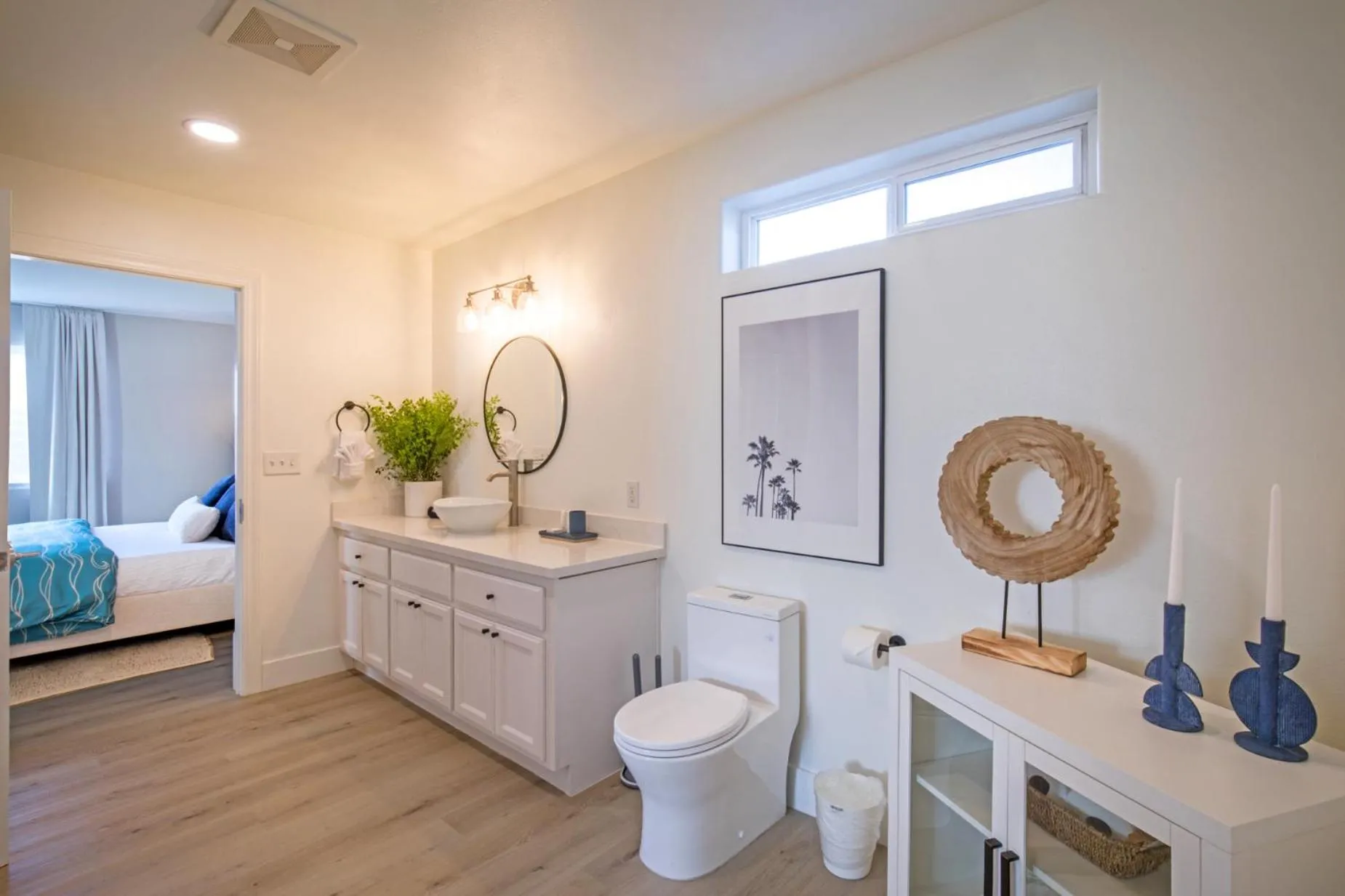 Bathroom in Black Sands Inn