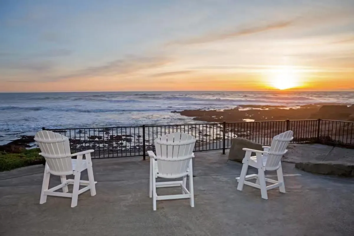 Black Sands Inn