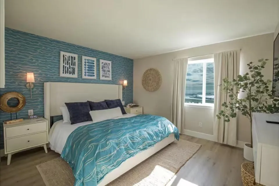 Bed in Black Sands Inn