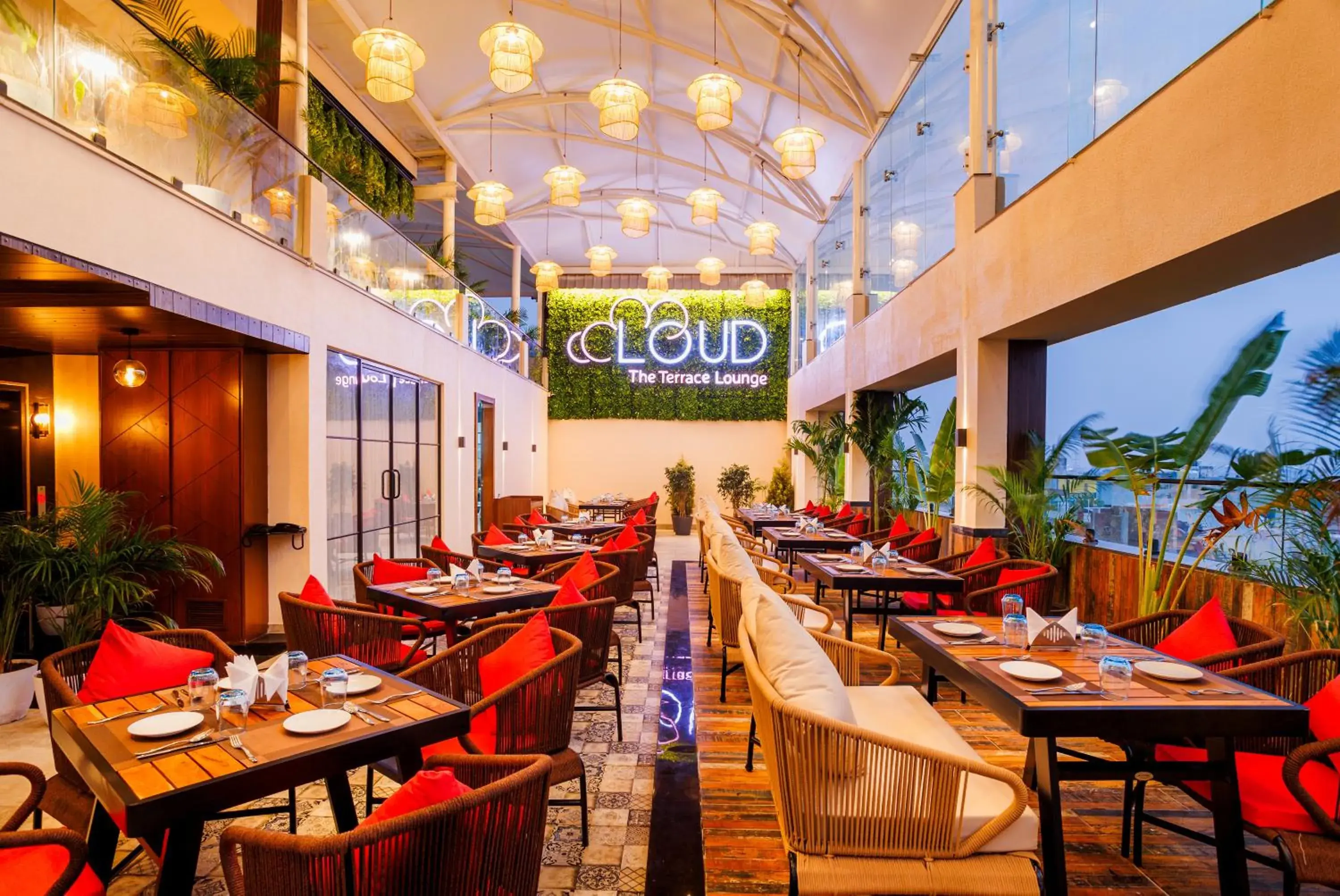 Restaurant/places to eat in Hotel Golden Aura Restaurant/places to eat in Hotel Golden Aura