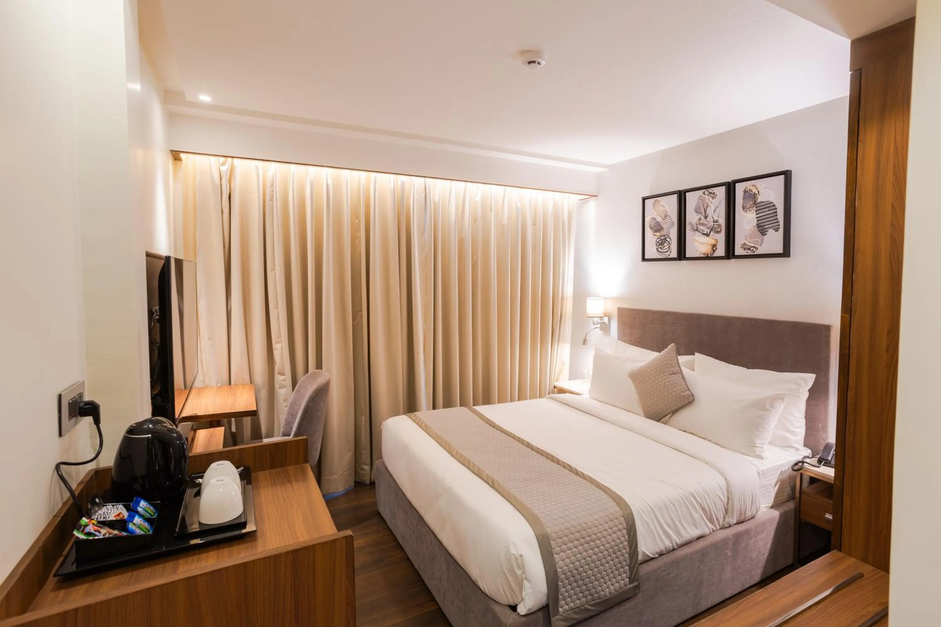 Photo of the whole room in Hotel Golden Aura