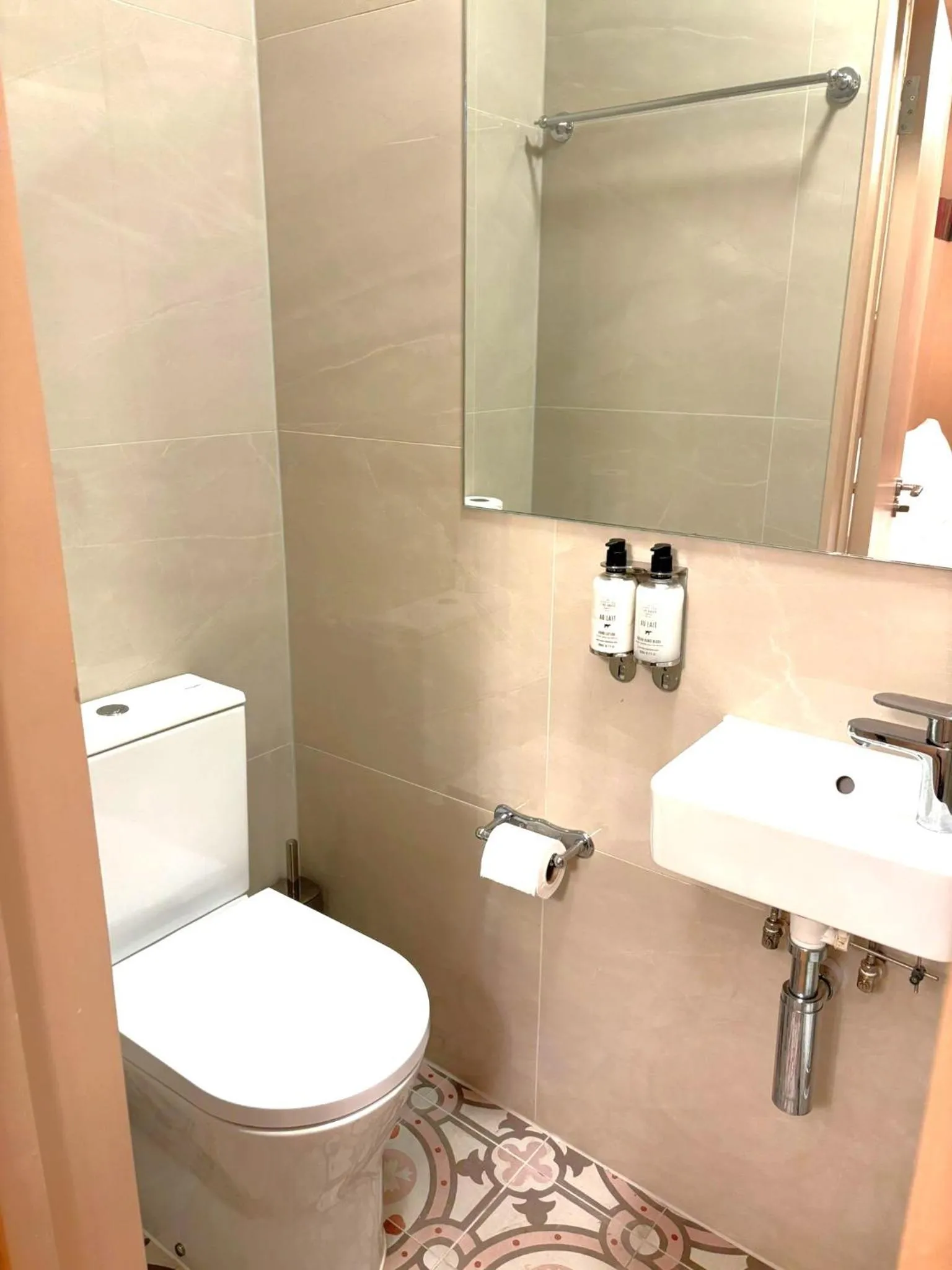Toilet in The Norfolk, Paddington