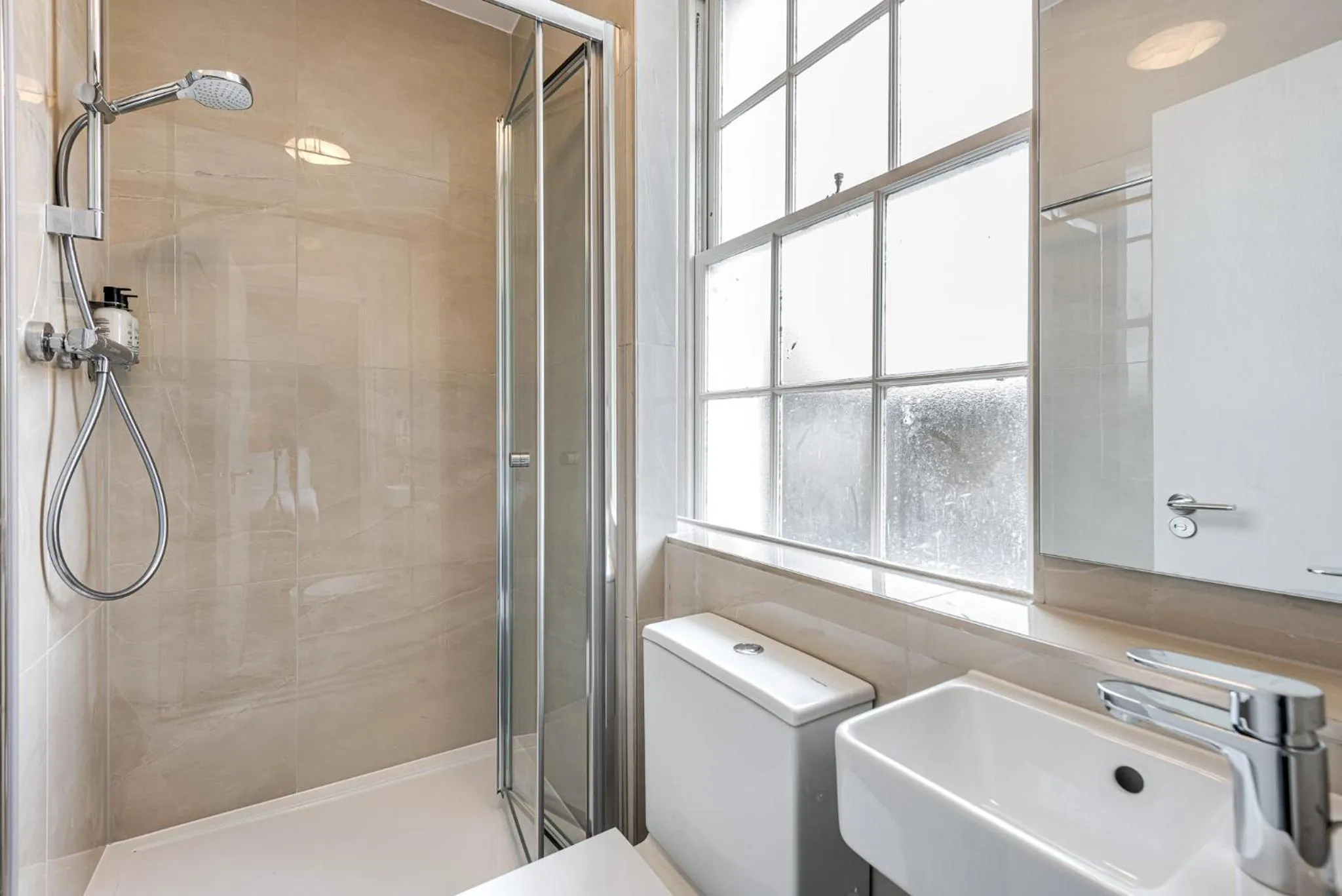 Shower in The Norfolk, Paddington