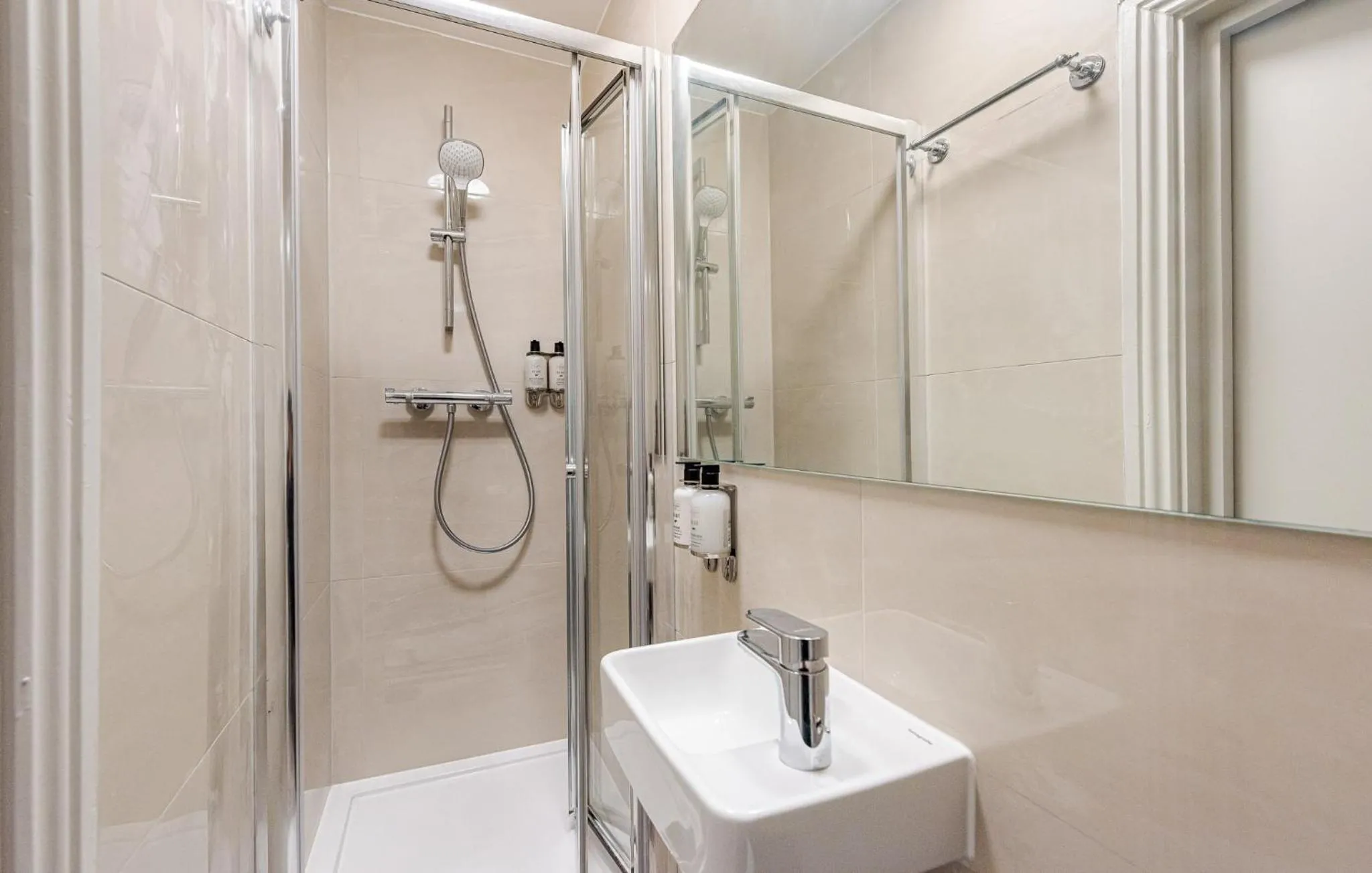 Shower in The Norfolk, Paddington