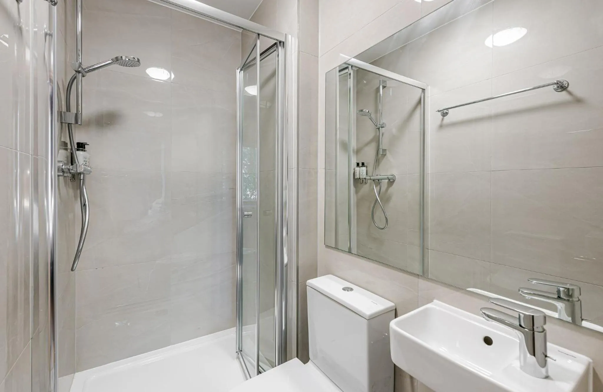 Bathroom in The Norfolk, Paddington