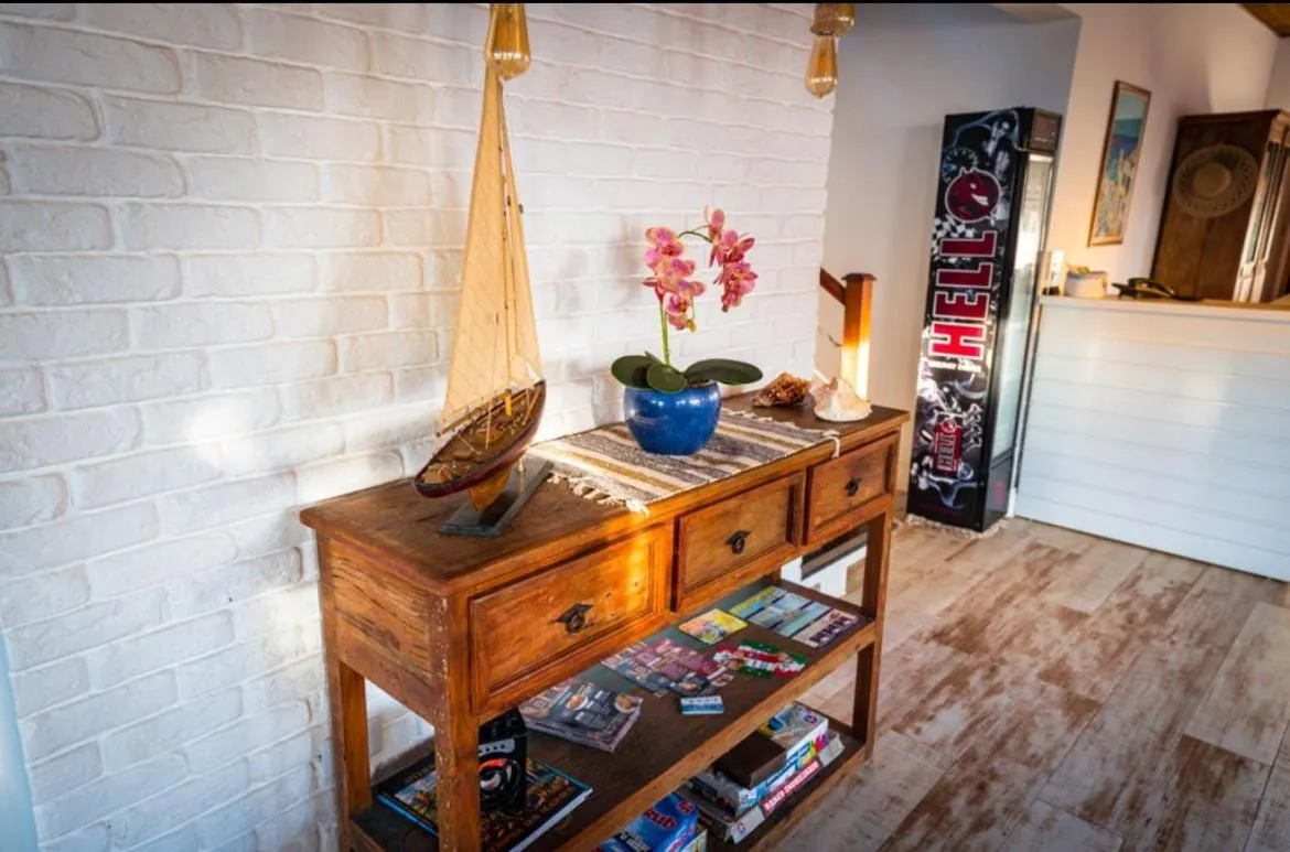 Mar Egeu Arte & Pouso