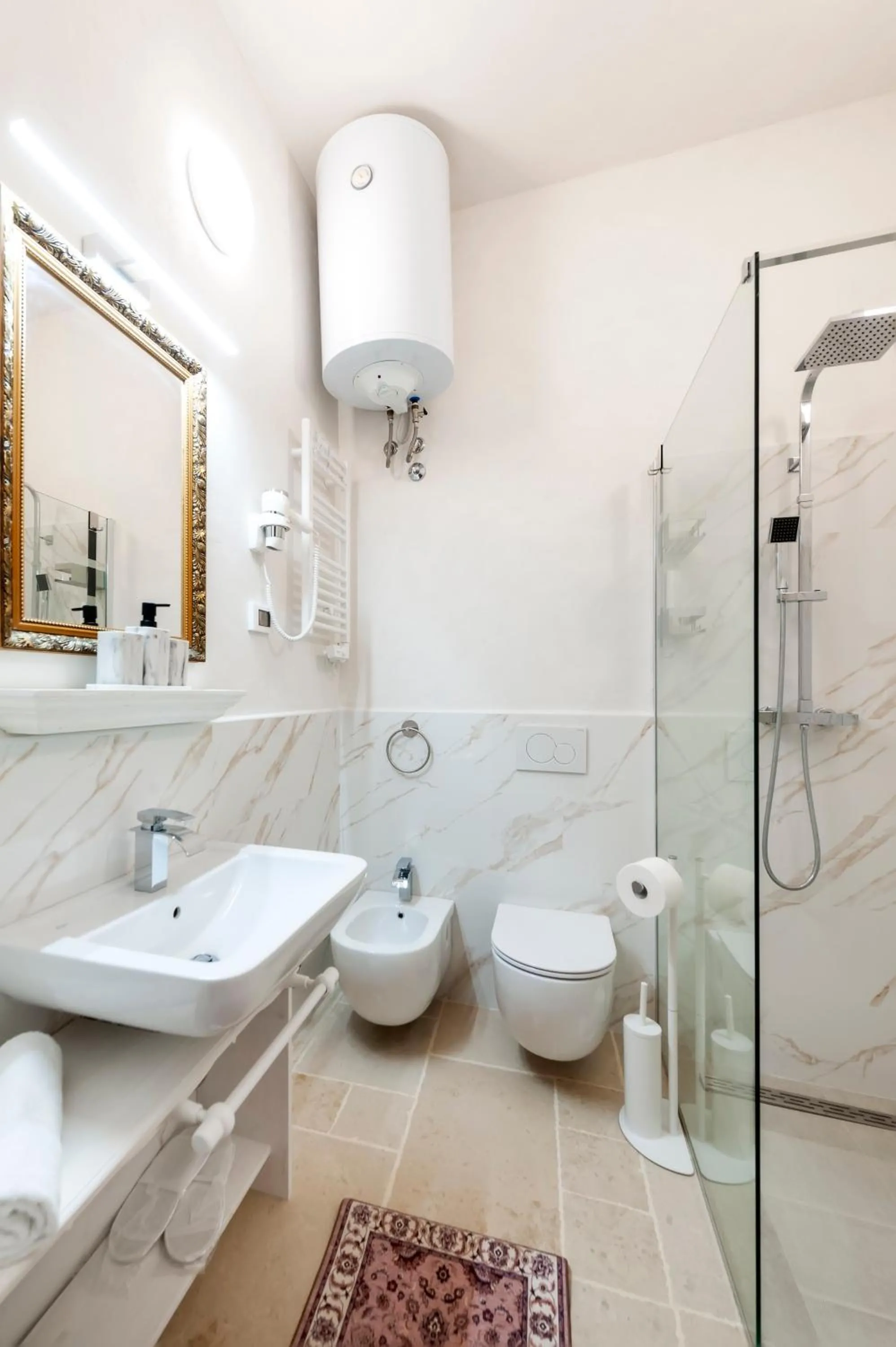 Shower in The Palace RoomS