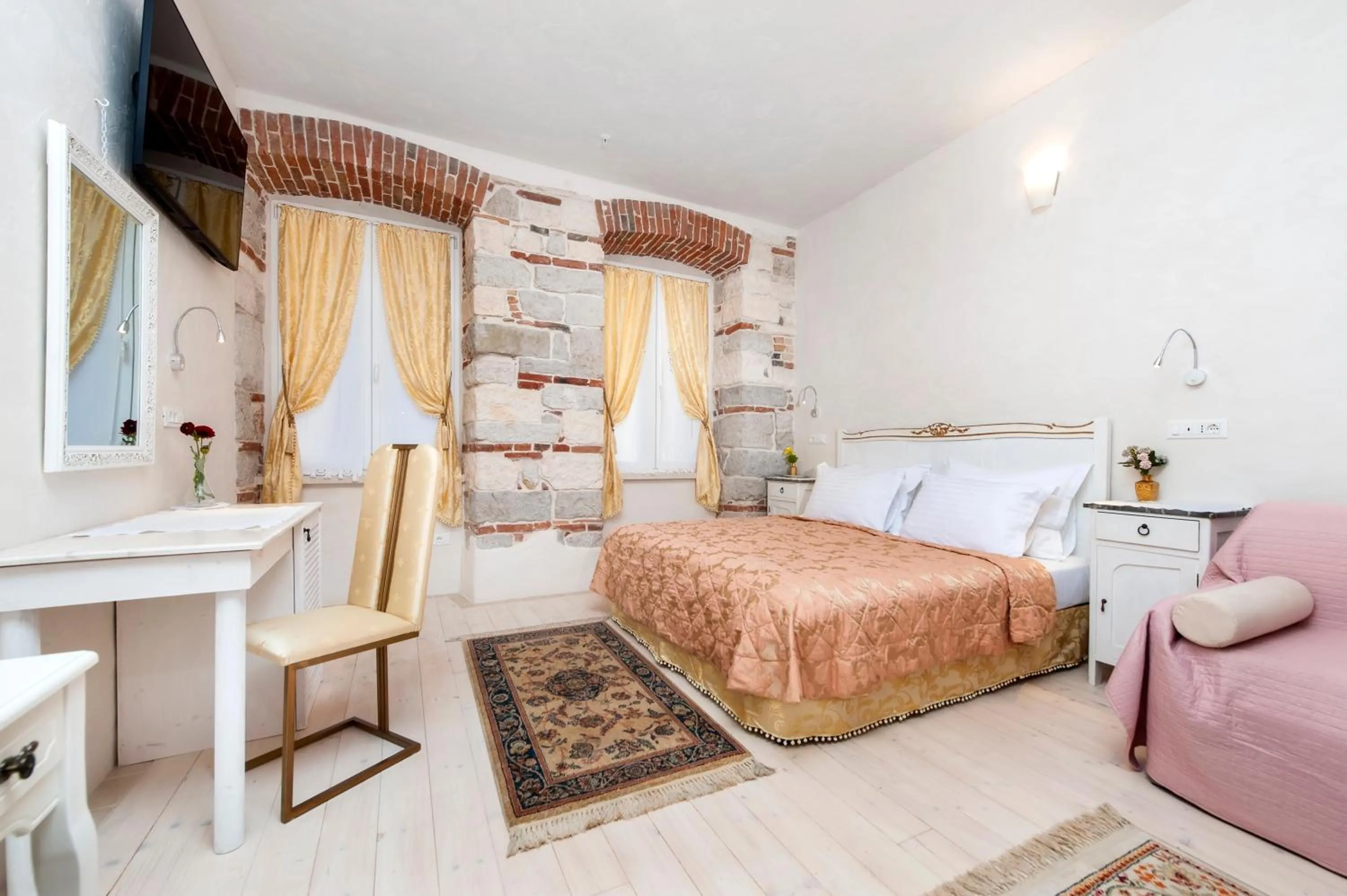 Bed in The Palace RoomS