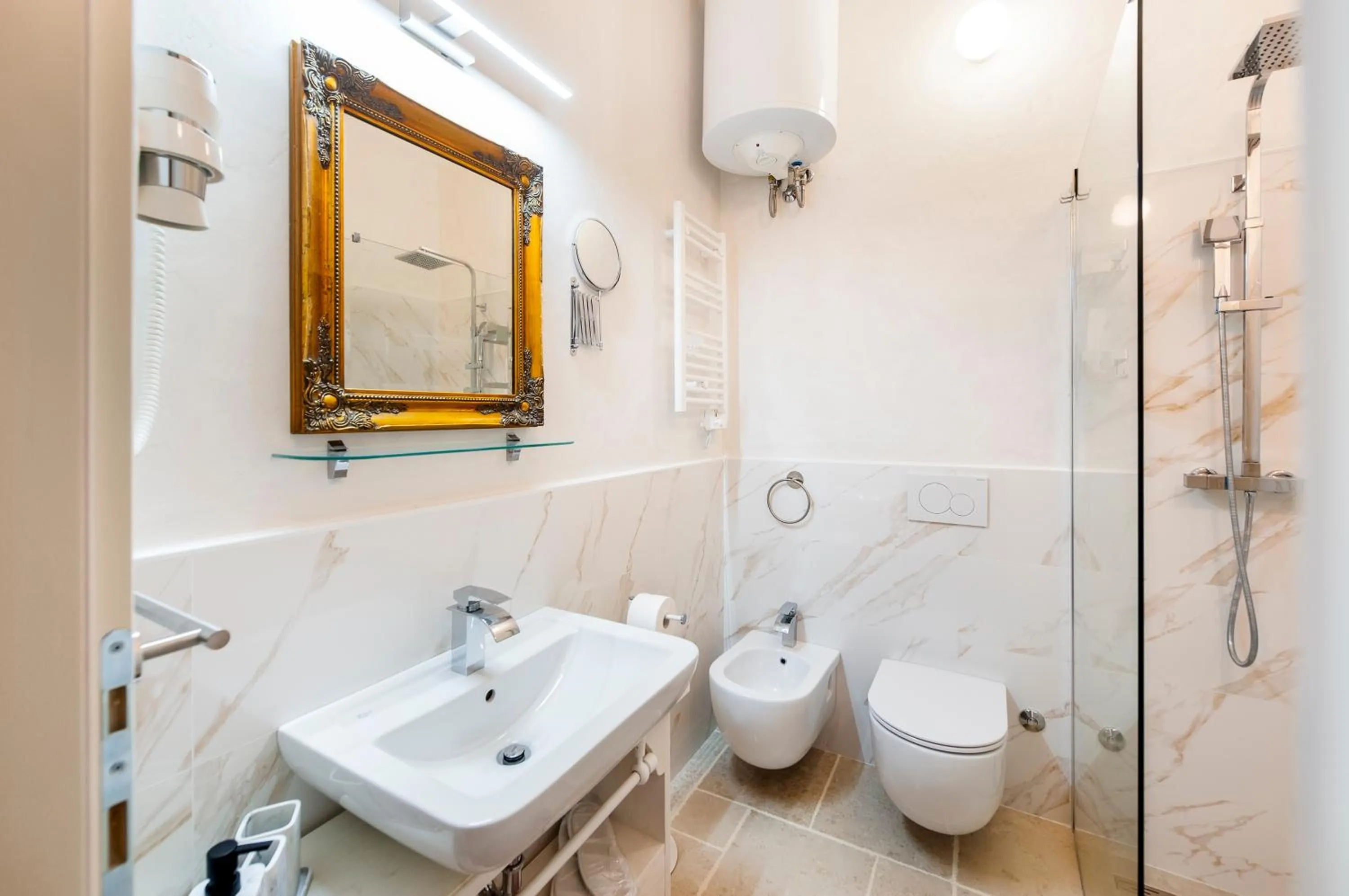 Shower in The Palace RoomS
