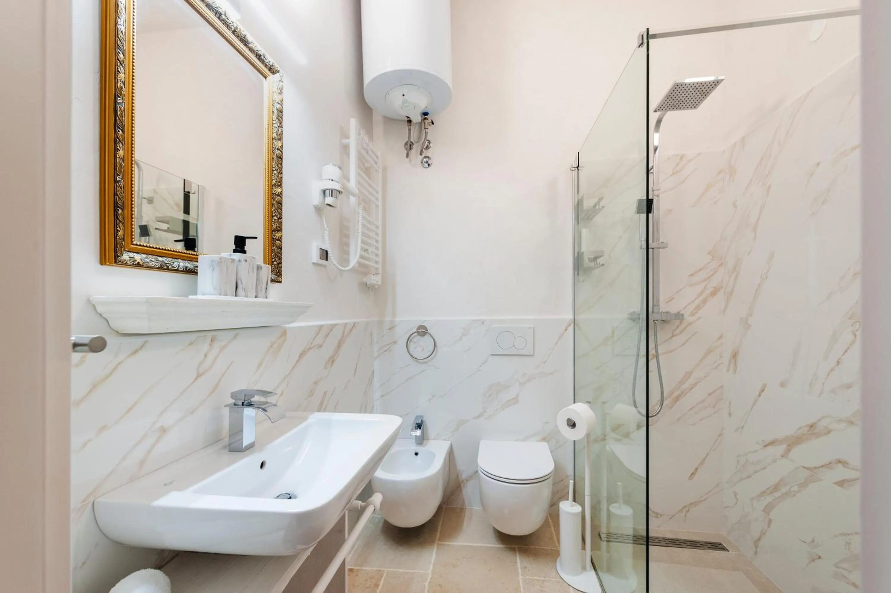 Shower in The Palace RoomS