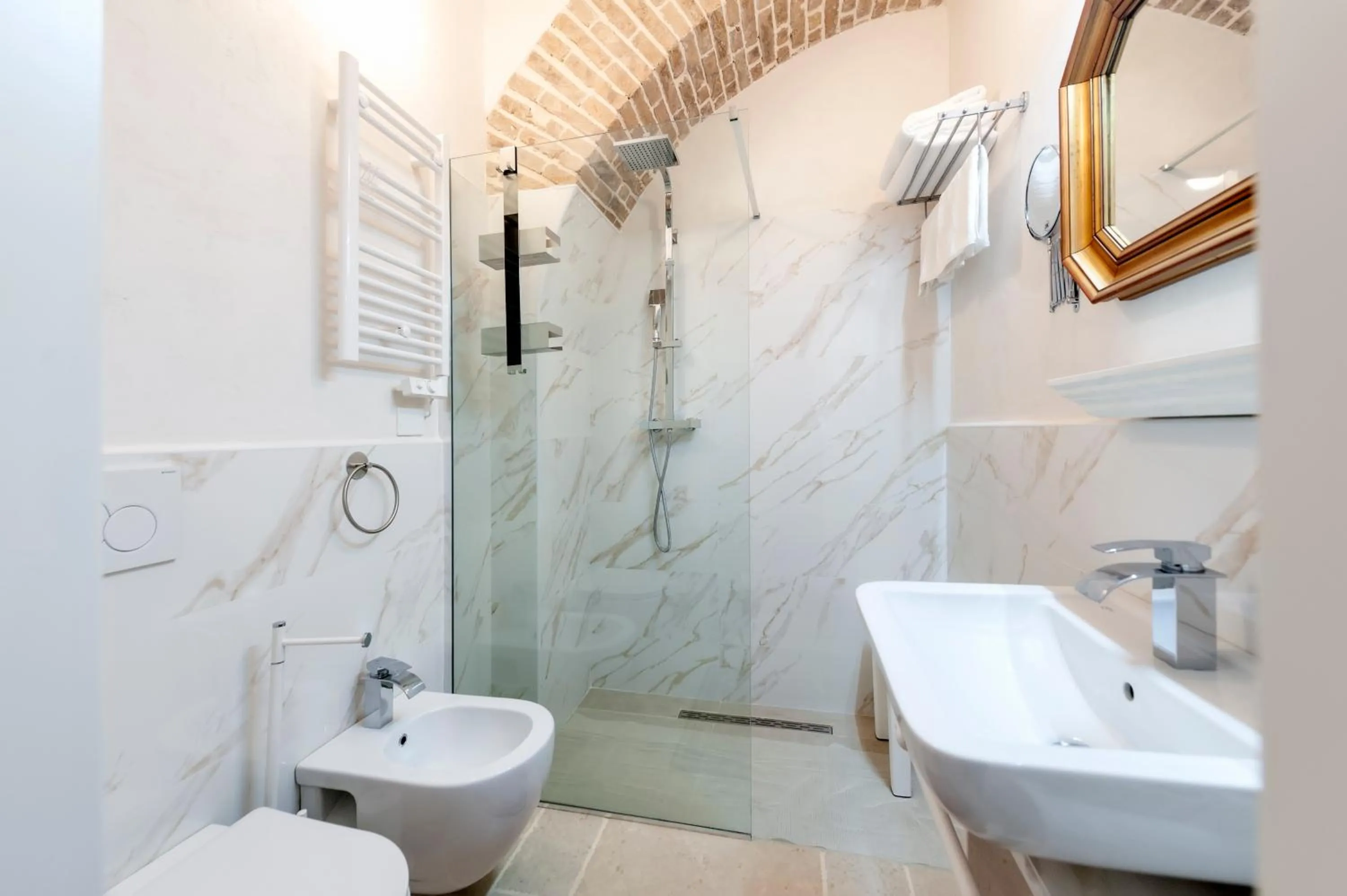 Shower in The Palace RoomS
