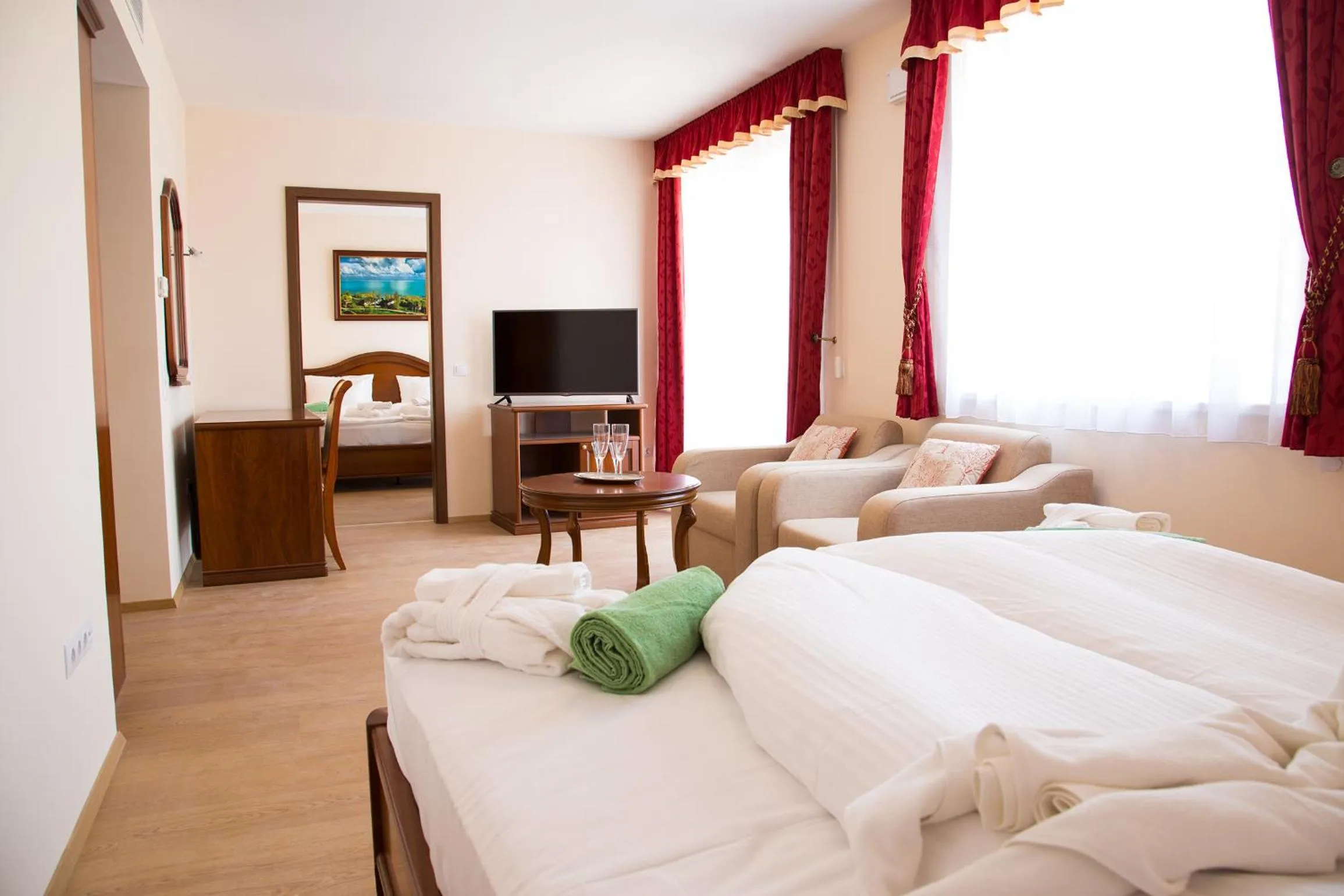 Photo of the whole room, Bed in Luxury Hotel Siófok