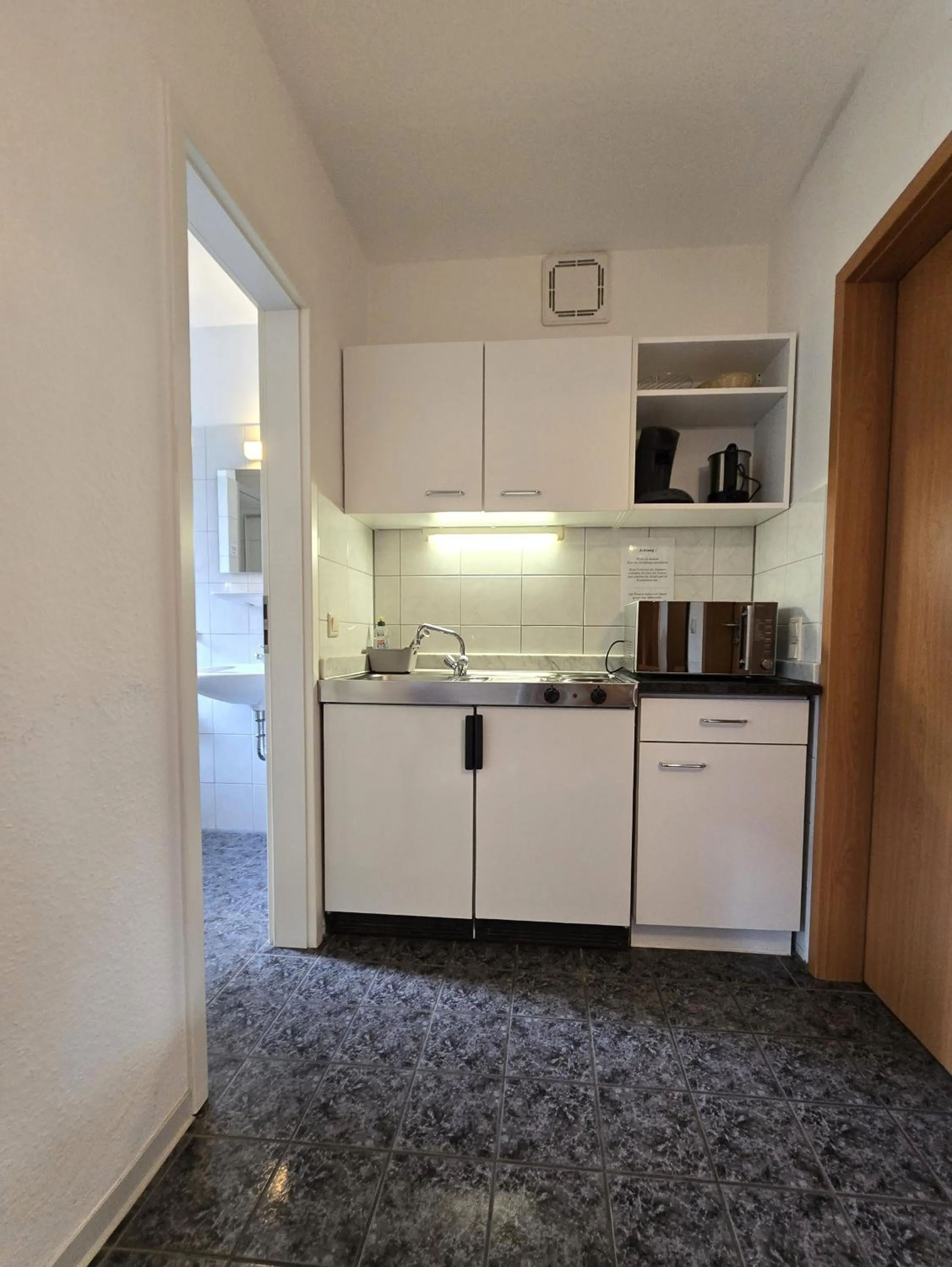 Kitchen or kitchenette in Keyless Boardinghouse