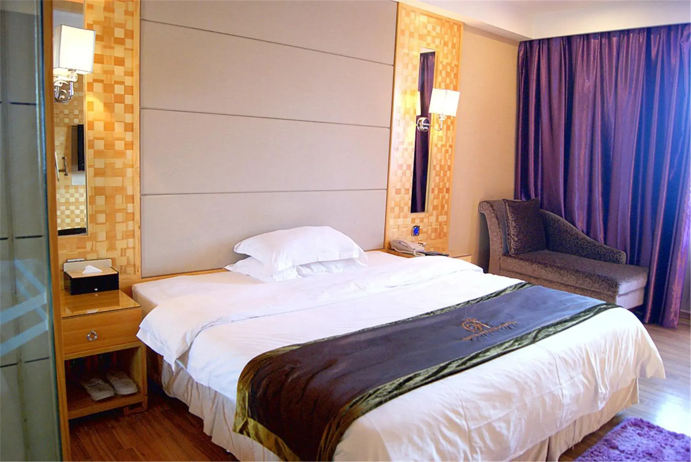 Photo of the whole room, Bed in Foshan Royal Prince Hotel Photo of the whole room, Bed in Foshan Royal Prince Hotel