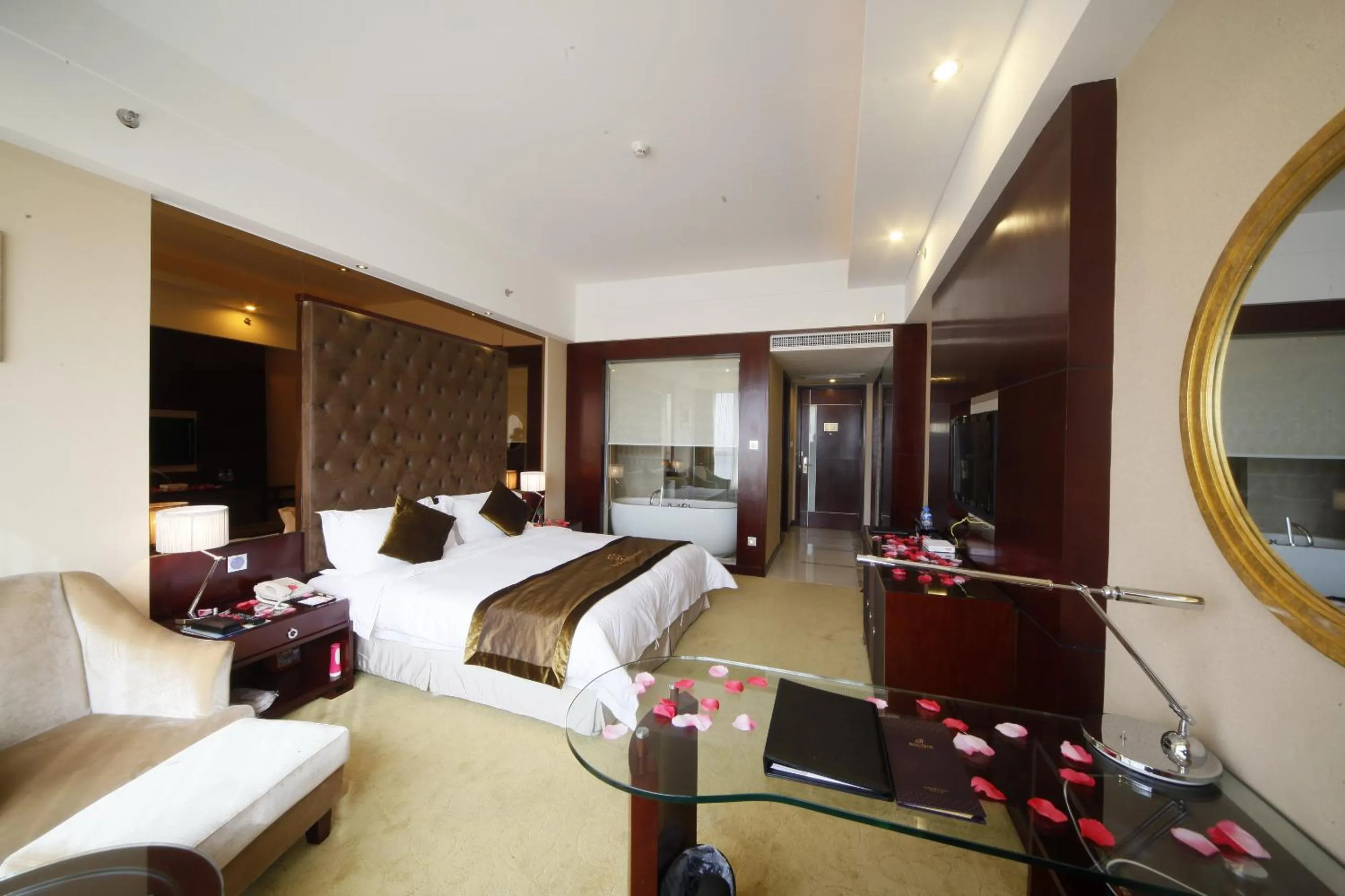 Bed in Foshan Royal Prince Hotel