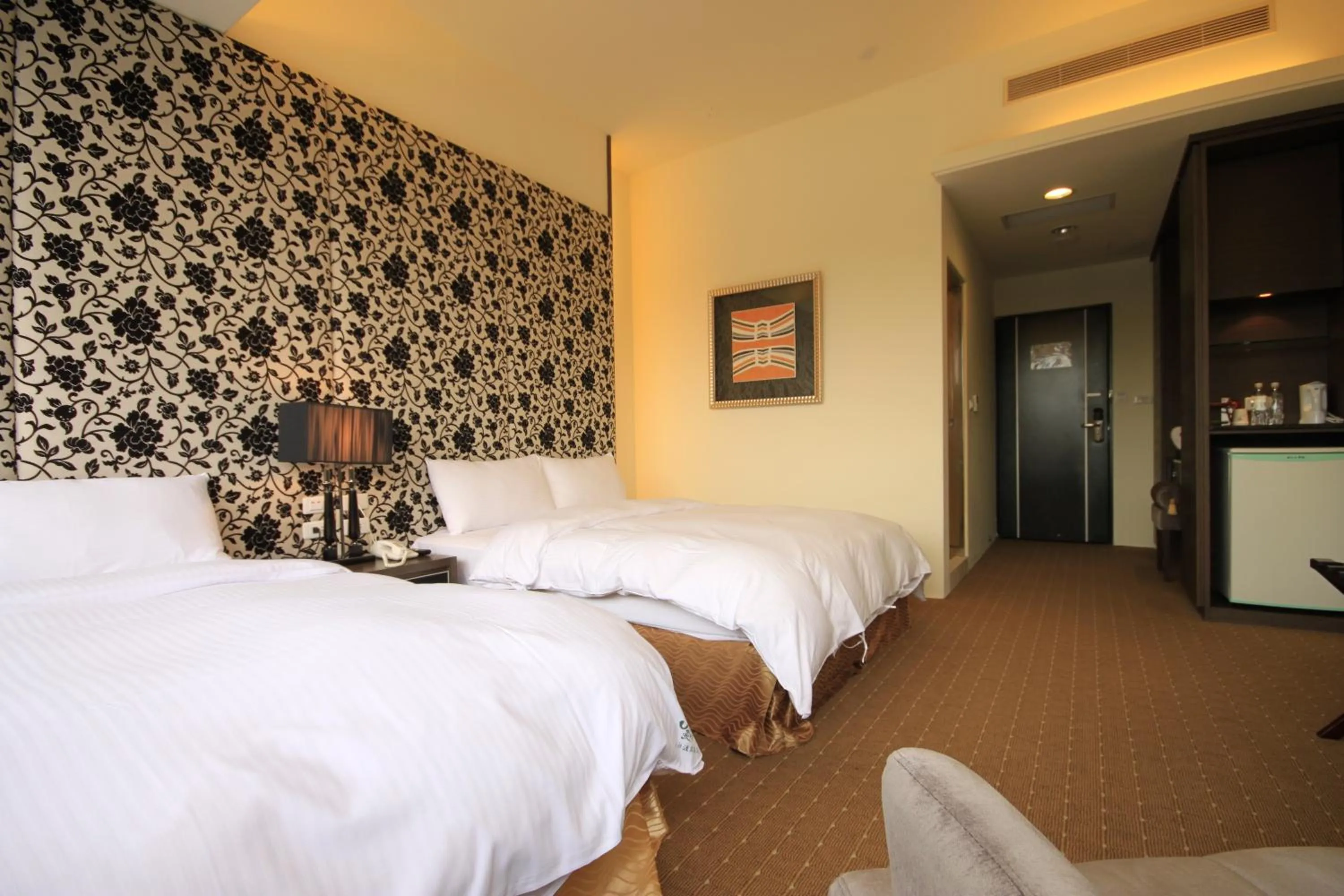 Photo of the whole room, Bed in Mountain Fish Water Hotel