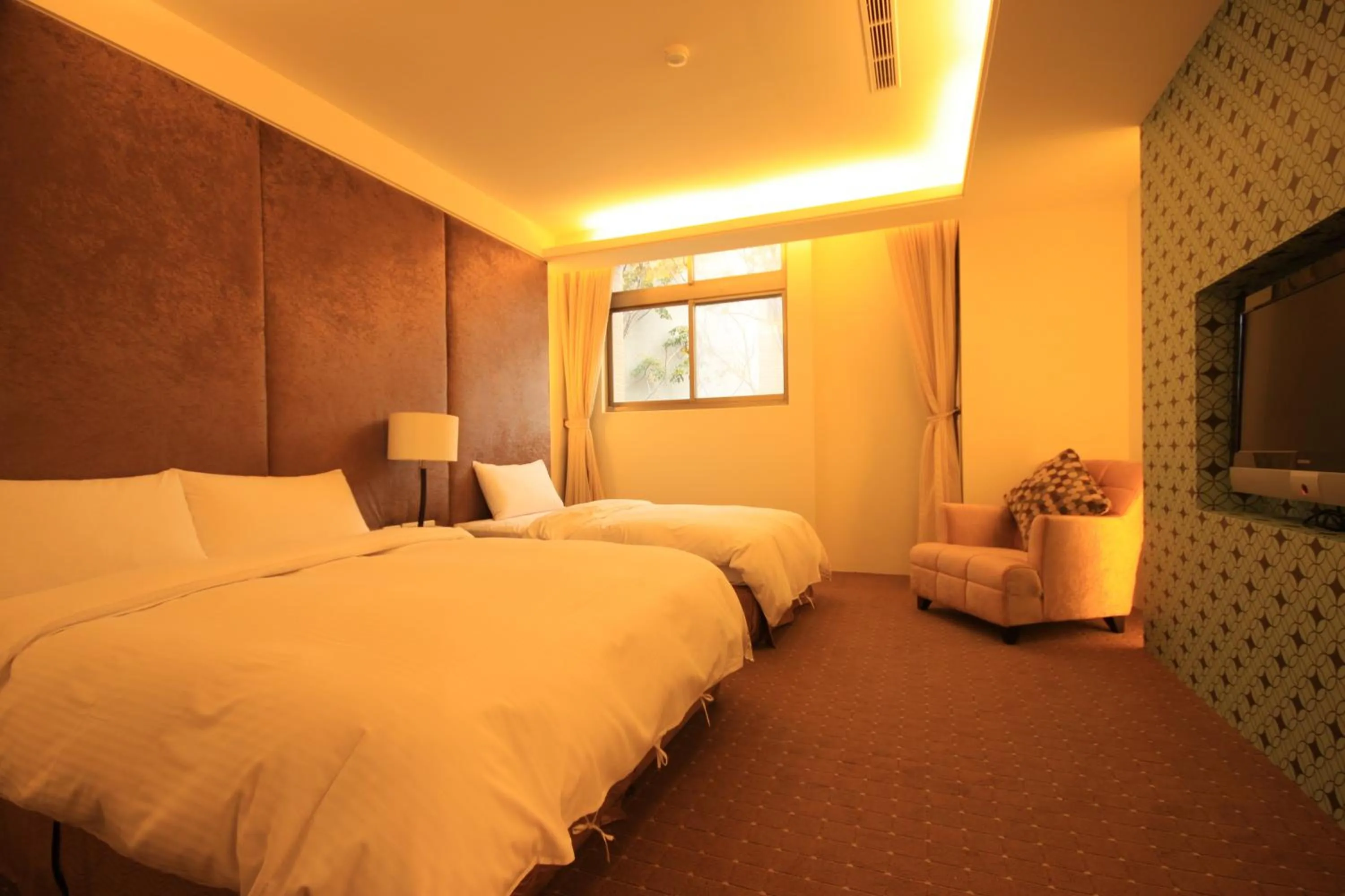 Photo of the whole room, Bed in Mountain Fish Water Hotel