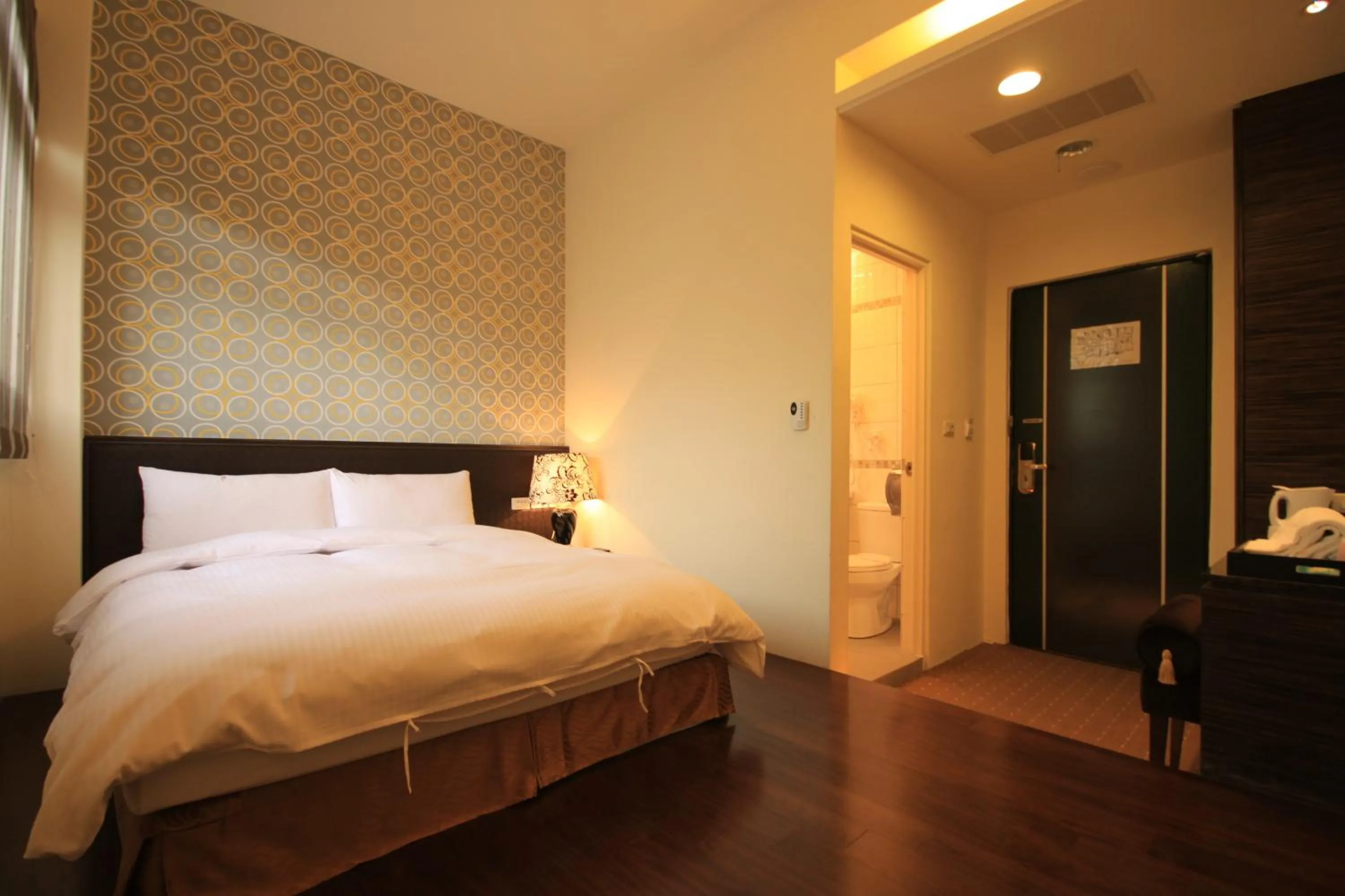 Photo of the whole room, Bed in Mountain Fish Water Hotel