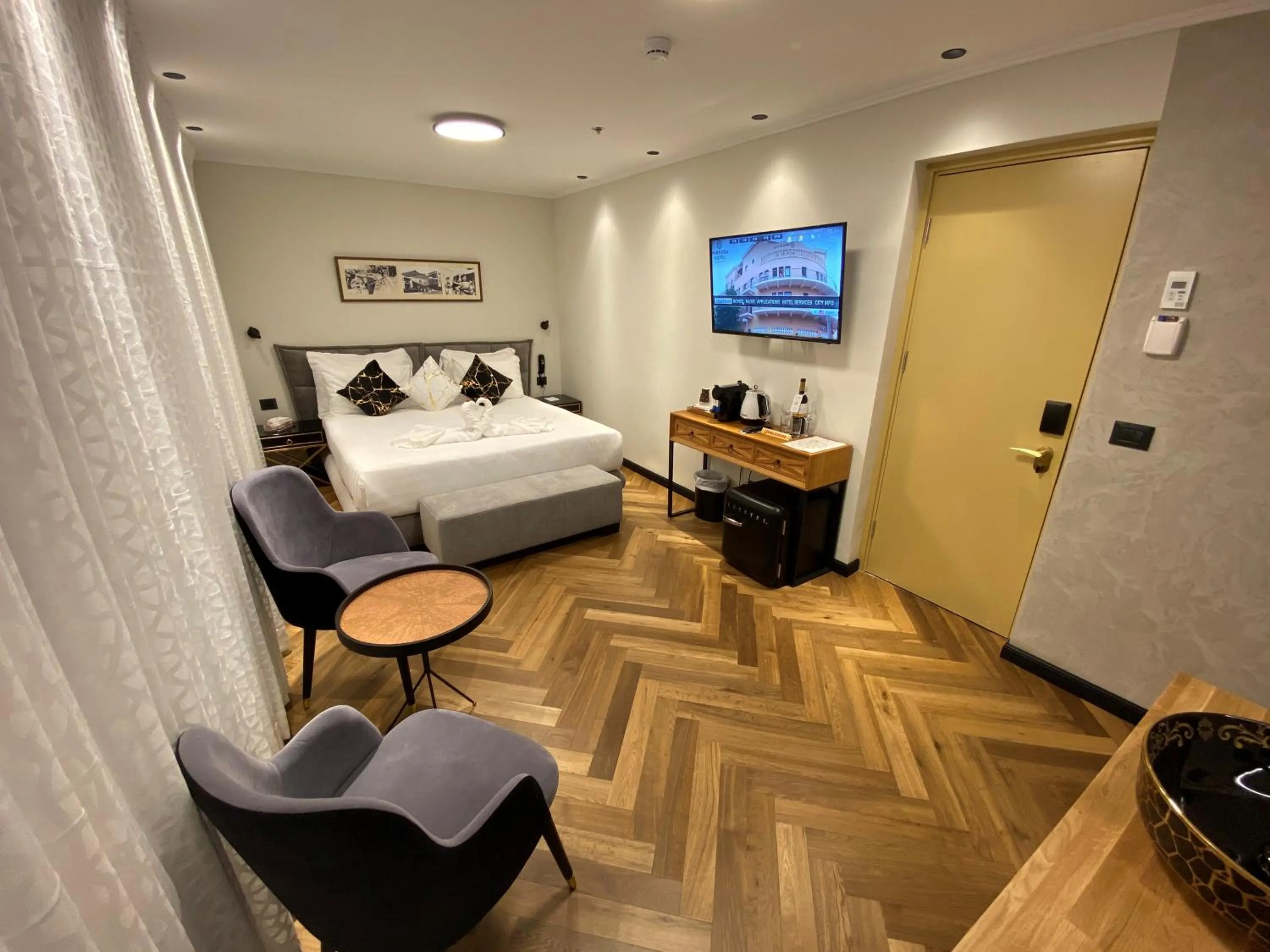 Coffee/tea facilities, Bed in Margosa Boutique Hotel Tel-Aviv Jaffa