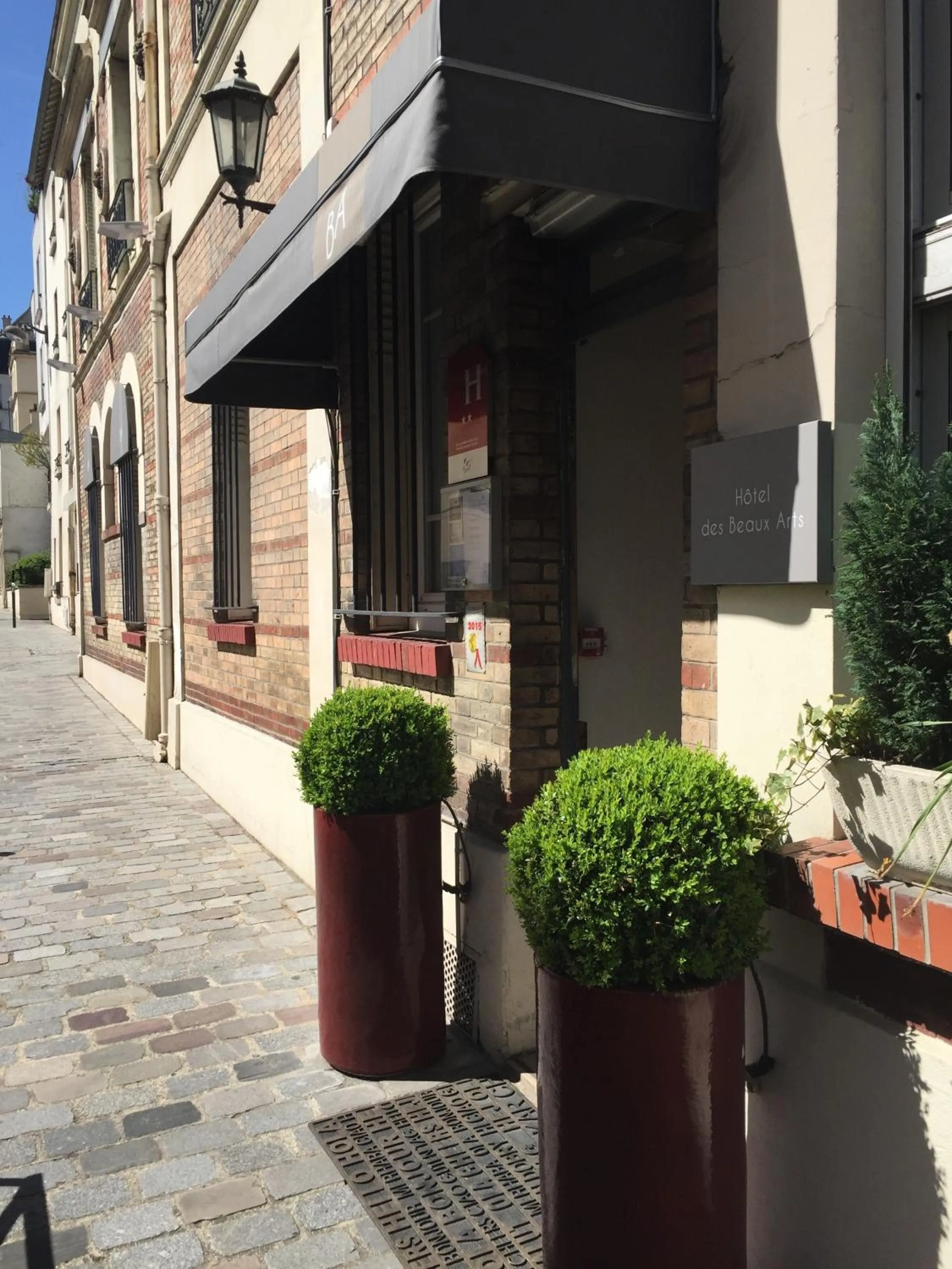 Facade/entrance in Hôtel des Beaux Arts