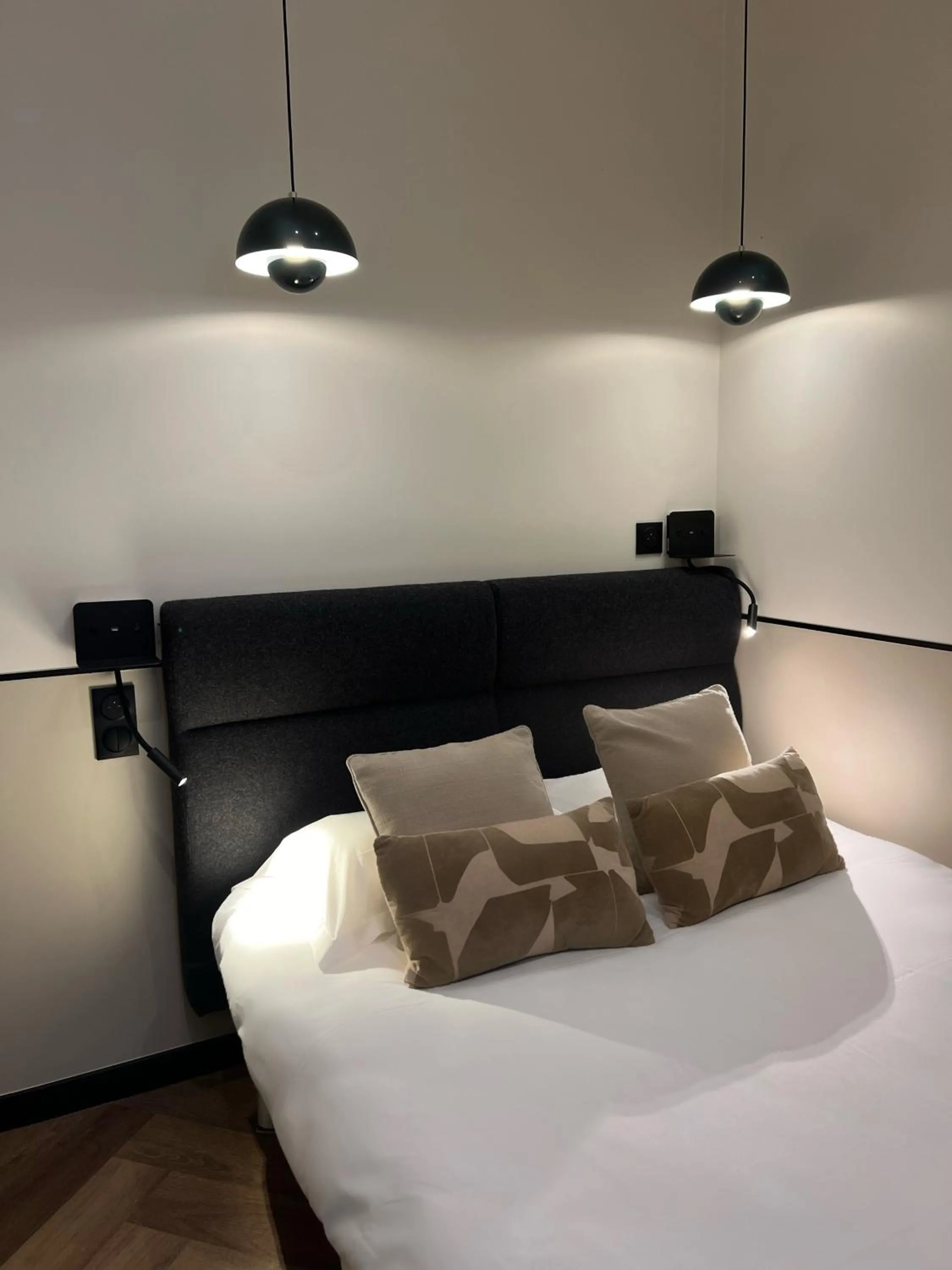 Bed in Hôtel des Beaux Arts