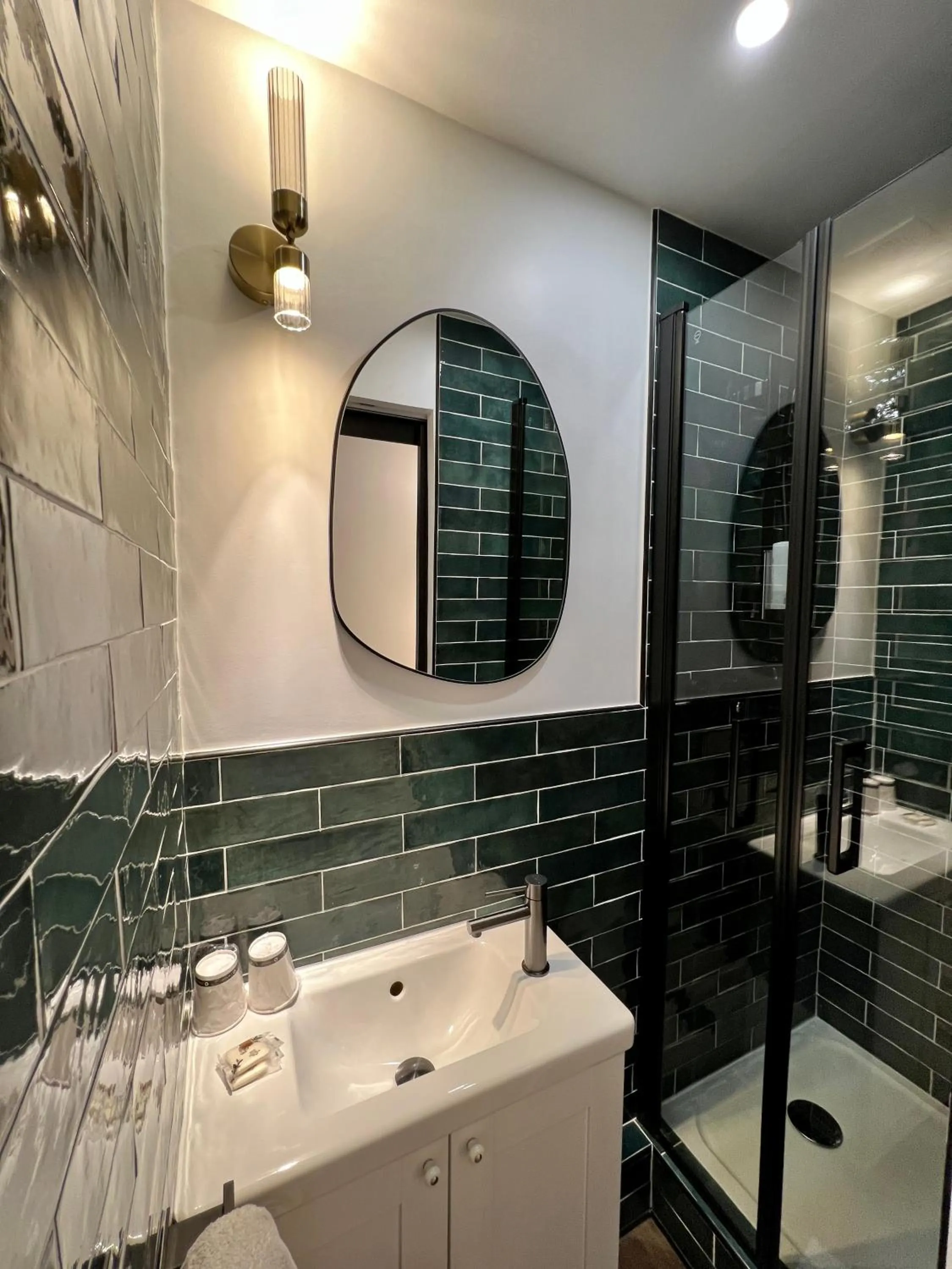 Bathroom in Hôtel des Beaux Arts