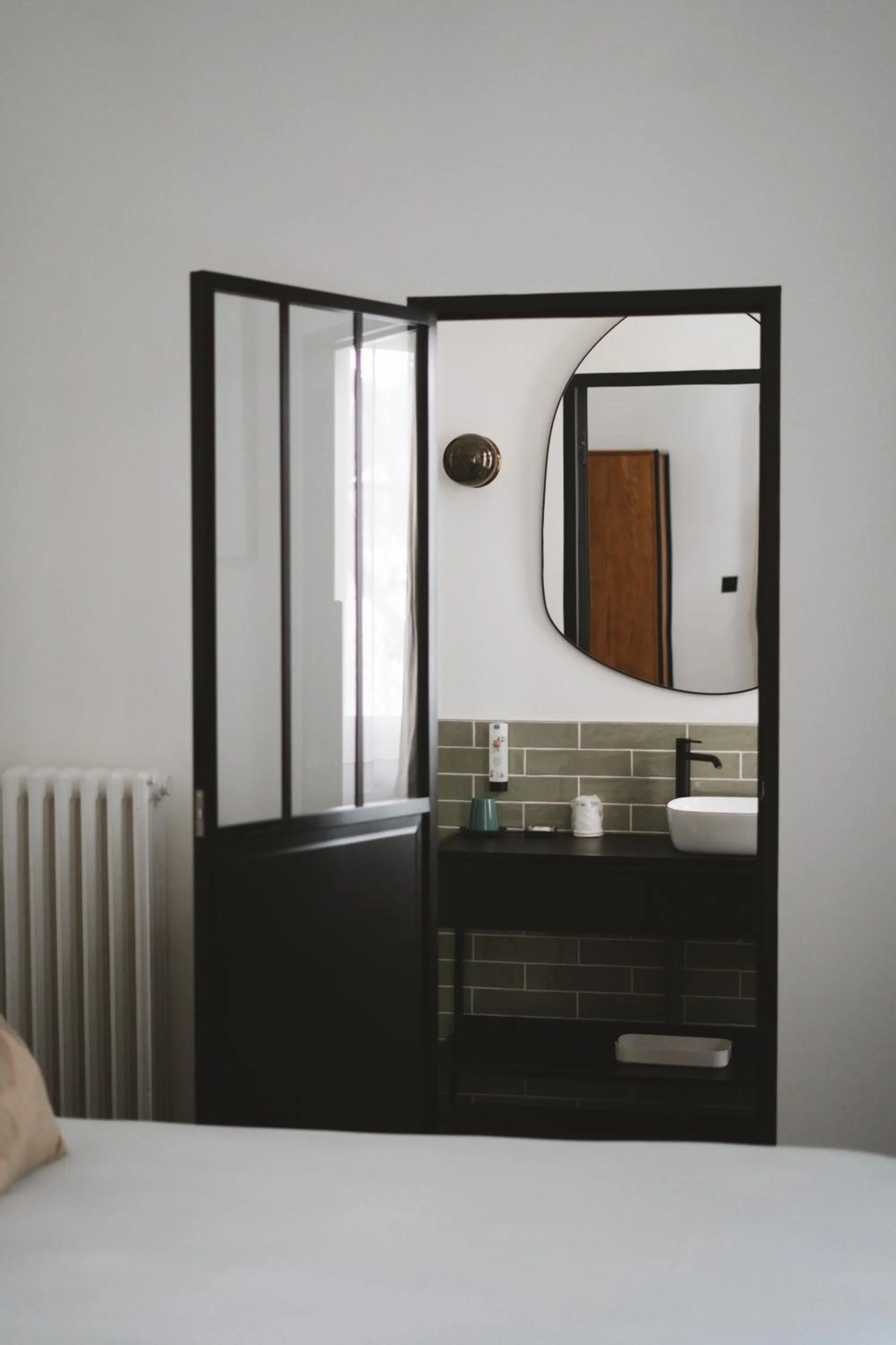 Bathroom, Bed in Hôtel des Beaux Arts