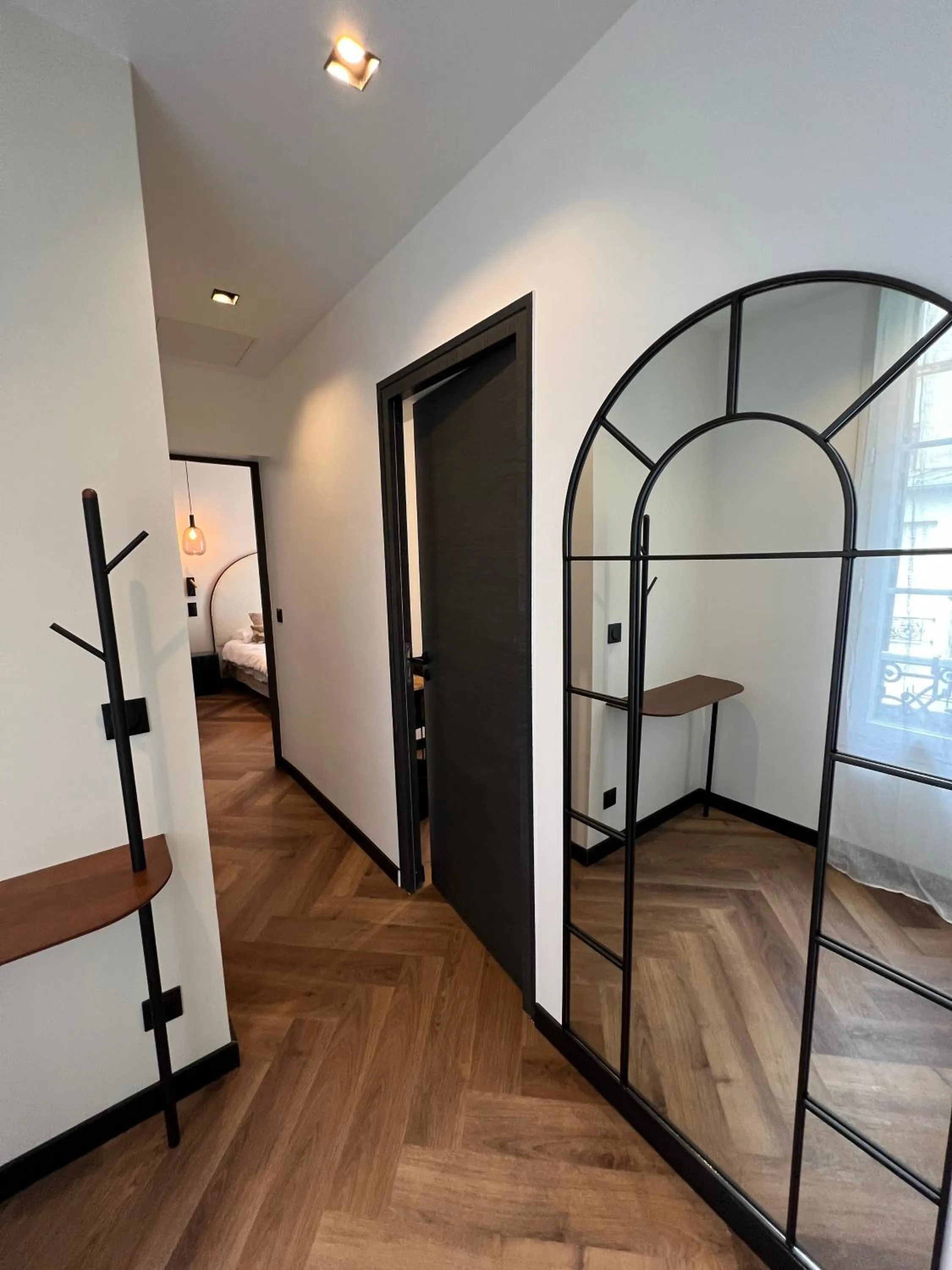 Photo of the whole room, Bed in Hôtel des Beaux Arts