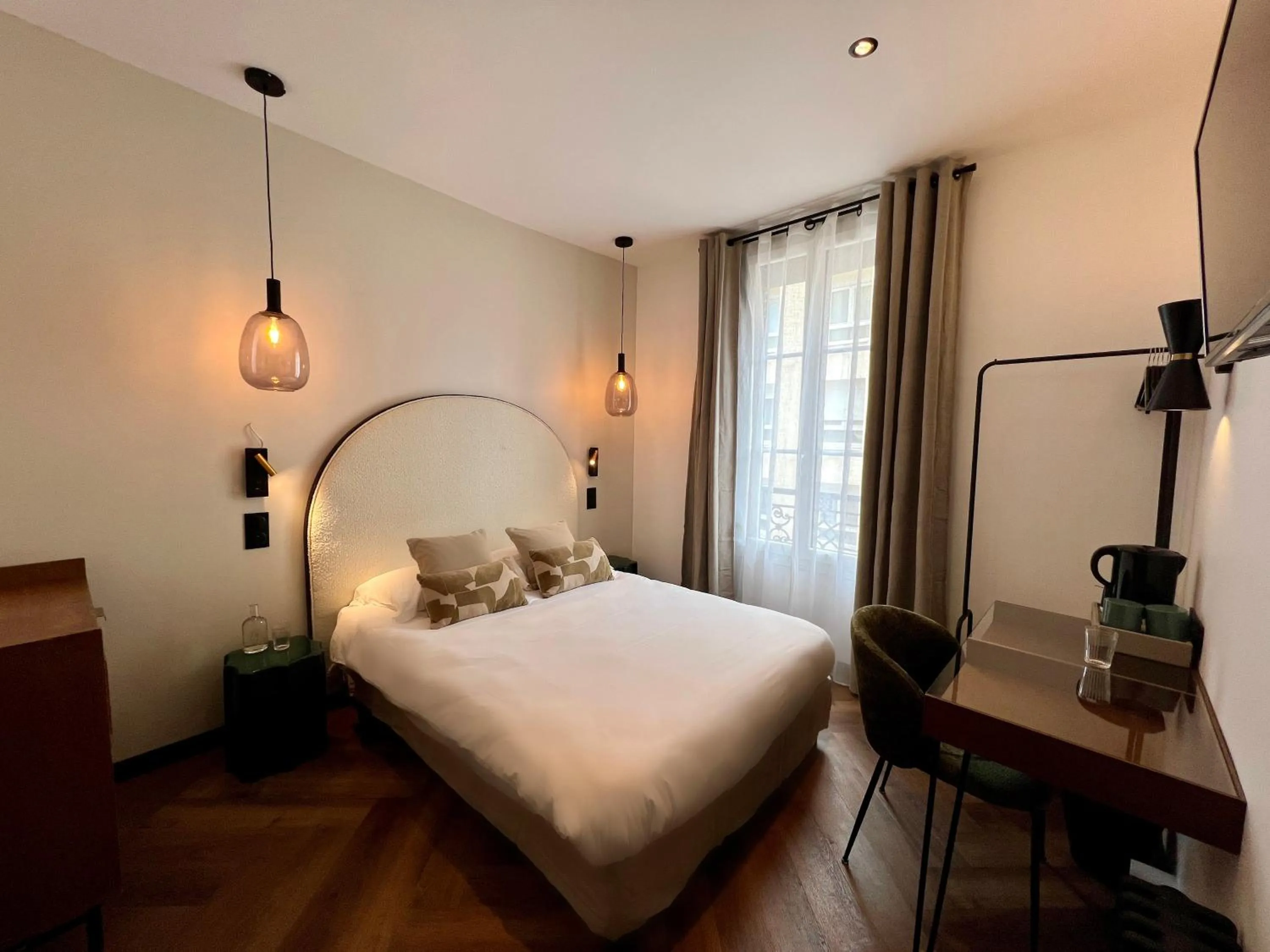 Bed in Hôtel des Beaux Arts