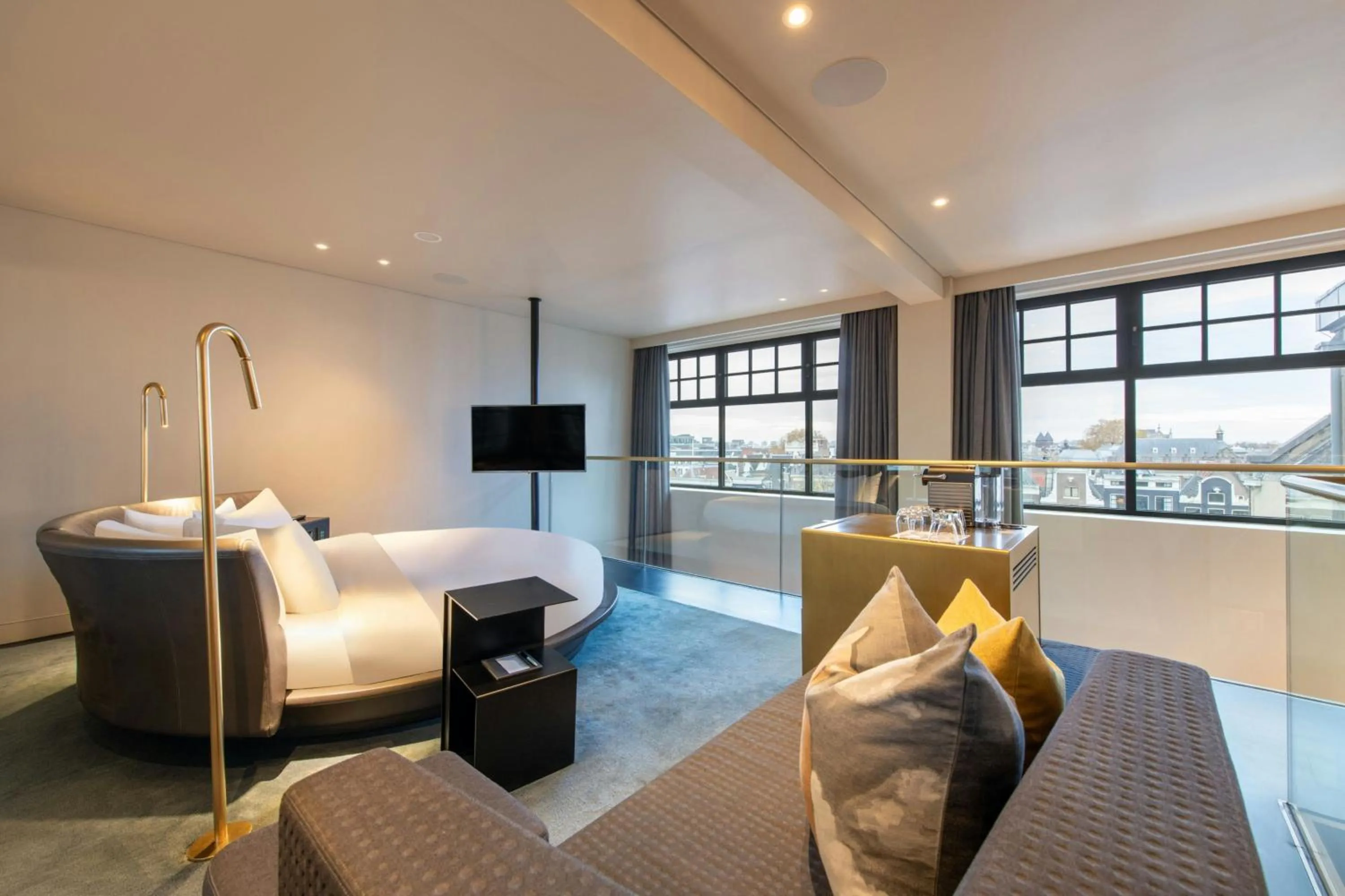 Photo of the whole room in W Amsterdam